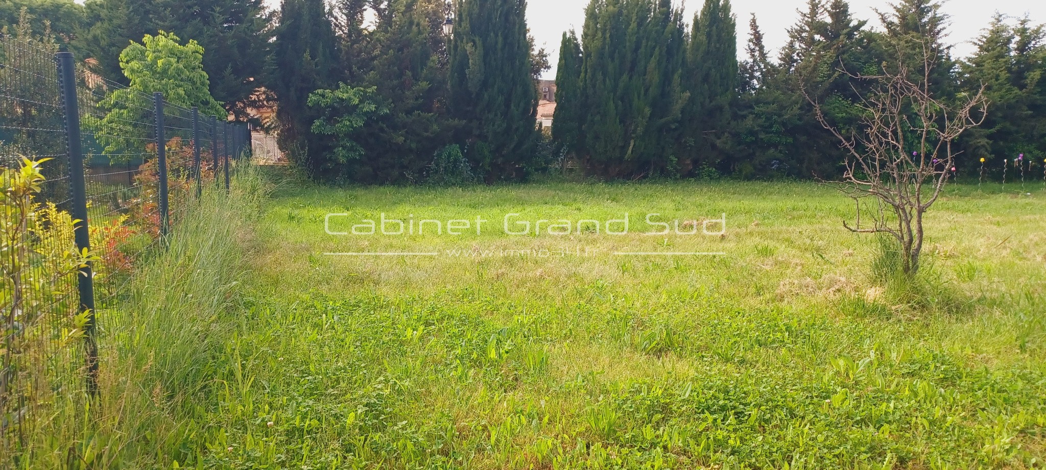 Bien immobilier à vendre à Guzargues, 400 m² – photo 1 sur 2