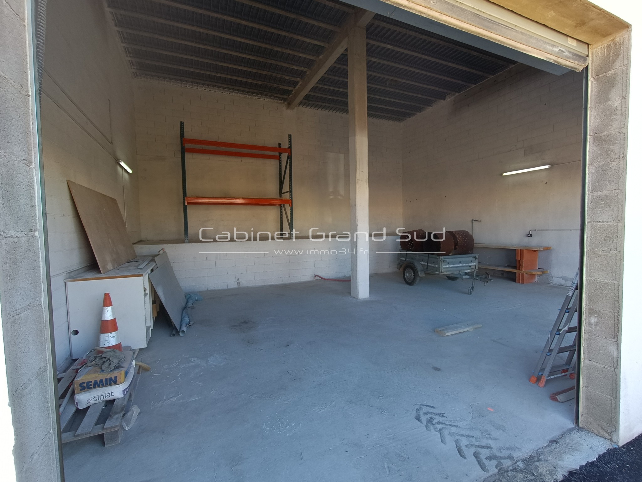 Parking / Box à louer à Vendargues, 90 m² – photo 3 sur 3