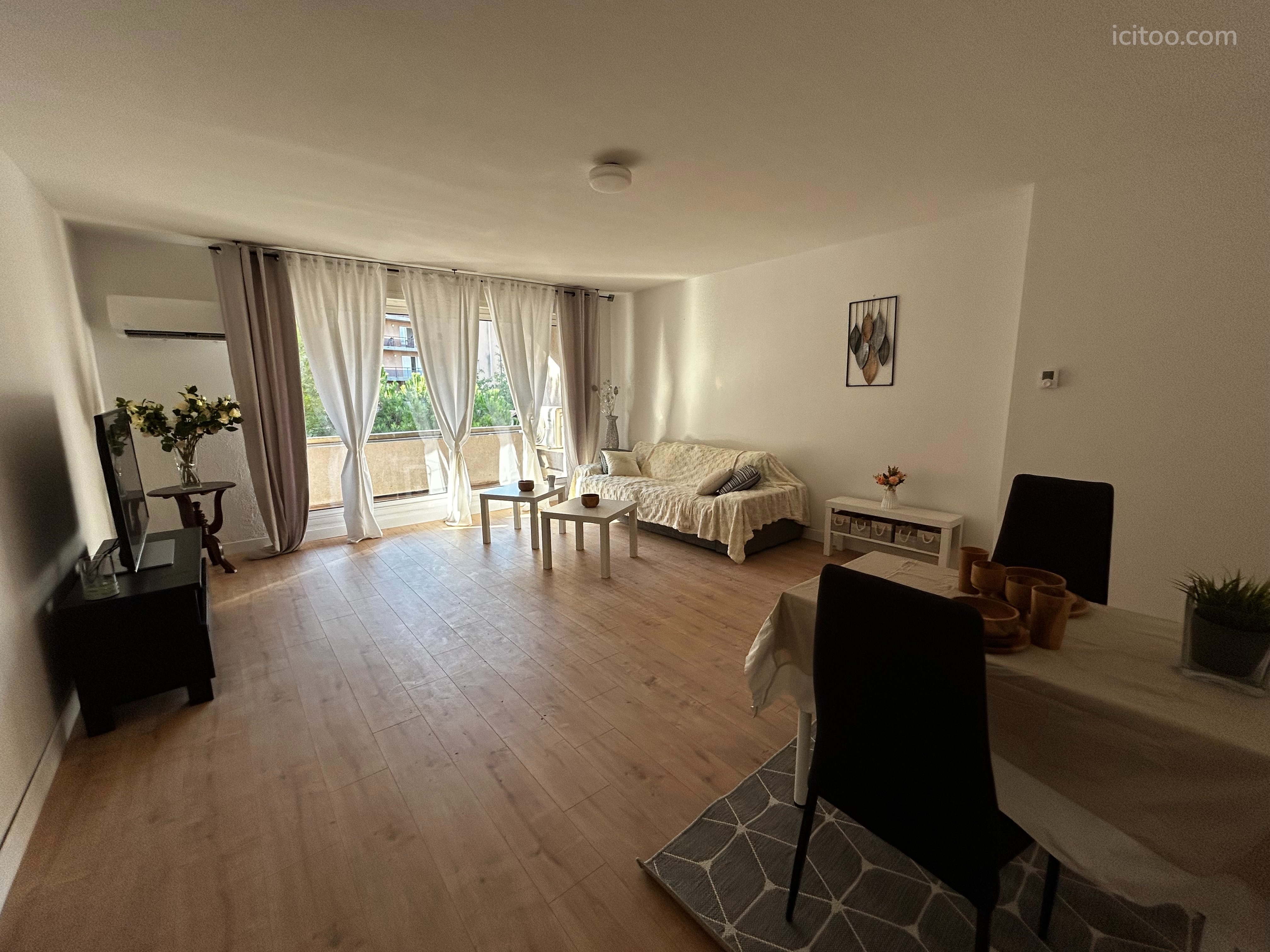 LES ANGLES – Grand T2 rénové de 56,96 m² avec balcon filant, parking et cave aménagée – DESTINATION MIXTE — photo 1