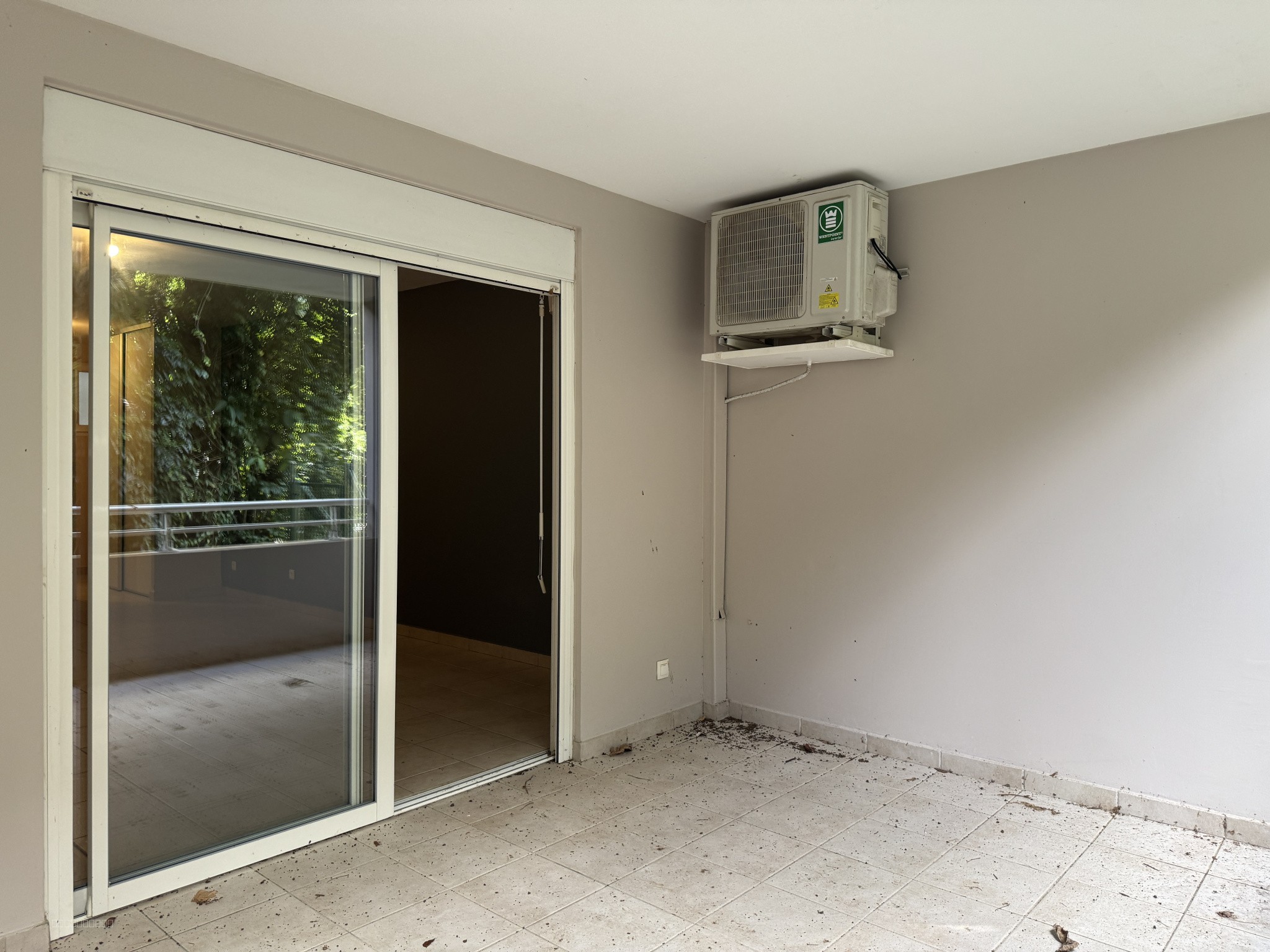 Rivière-Salée   Bien professionnel à fort potentiel   210 m2 + terrasses — photo 4
