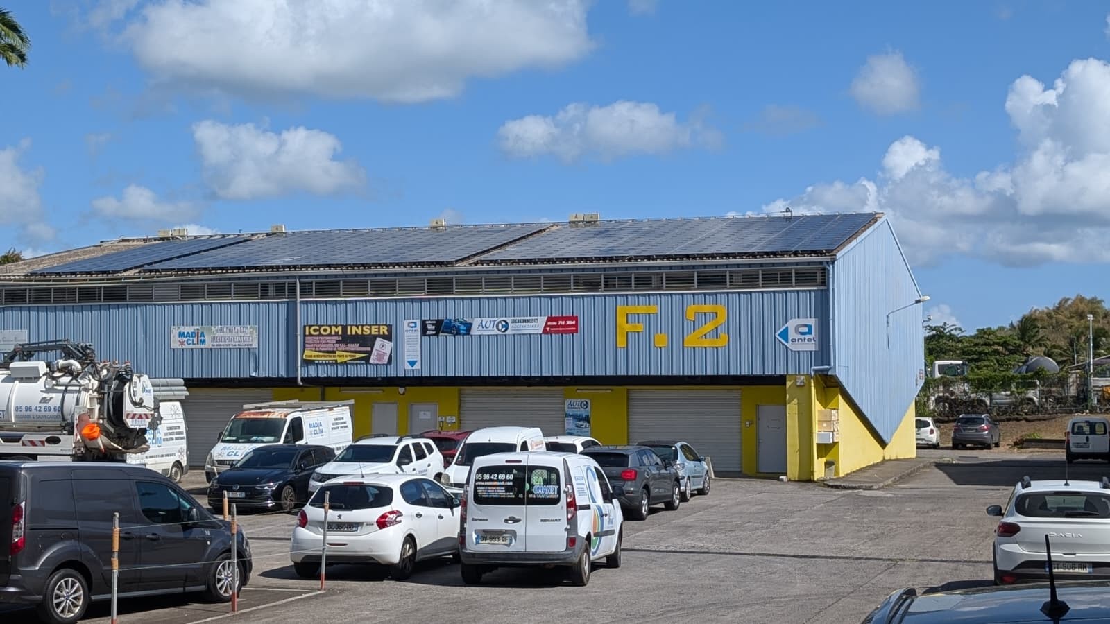 Local commercial à louer à Fort de france, 88 m² – photo 1 sur 2