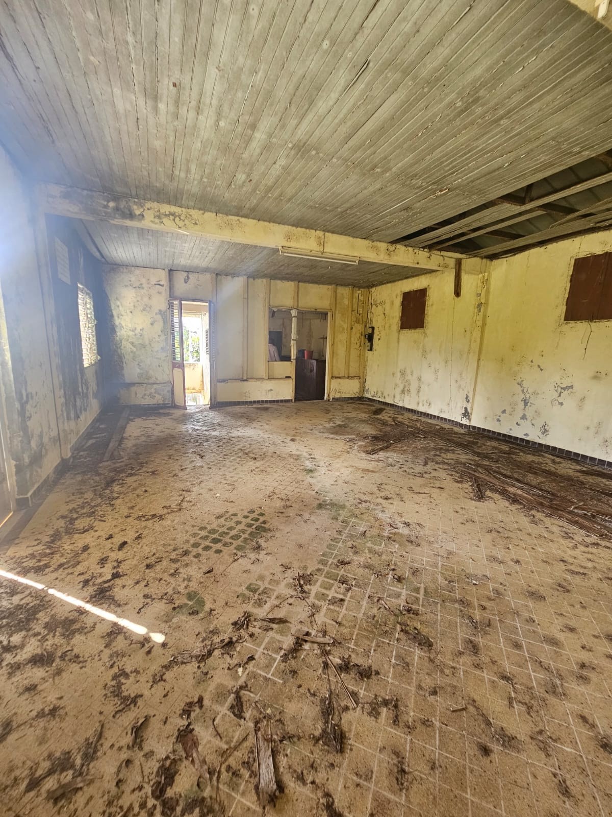 Local commercial à vendre à Fort de france, 166 m² – photo 2 sur 3