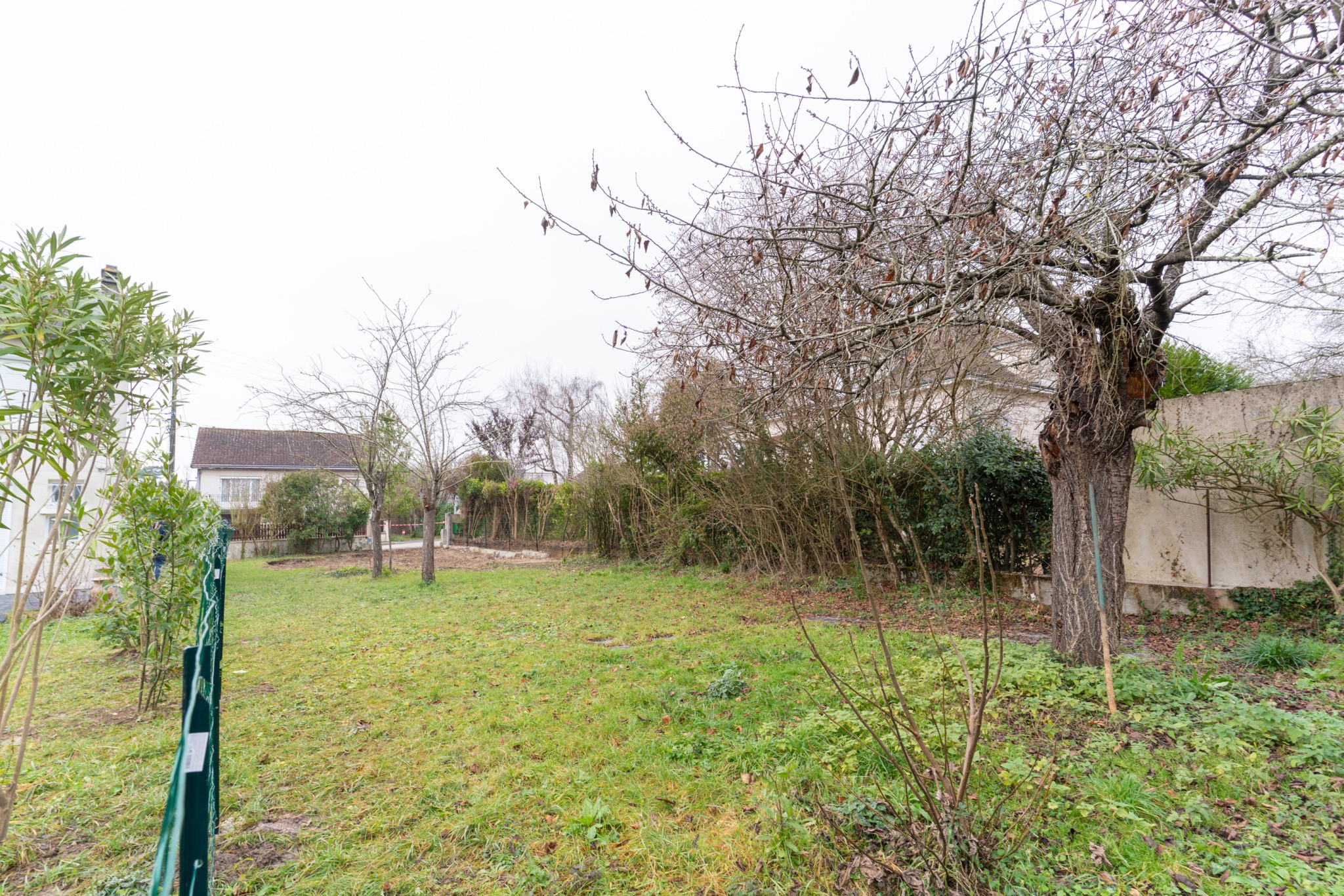Bien immobilier à vendre à Tours, 360 m² – photo 2 sur 2