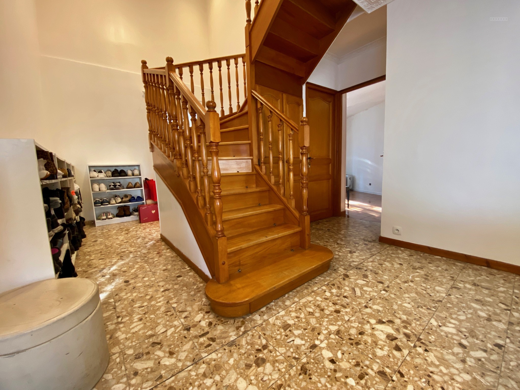 Belle maison de 6 pièces des années 80, alliant espace et confort, d’une surface habitable de 167 m2 (131 m2) — photo 3