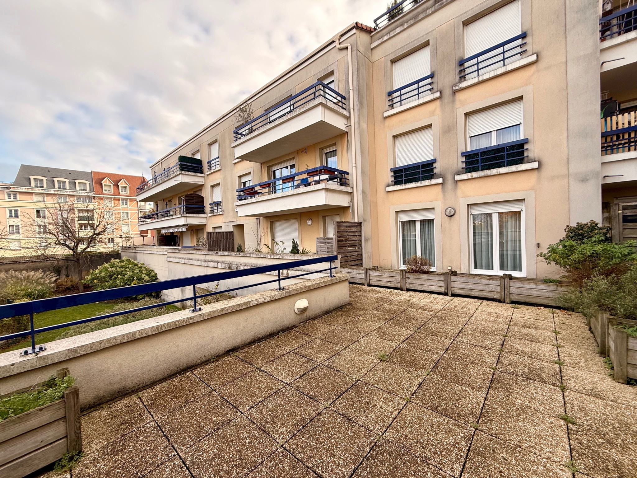 Appartement à vendre à Rosny sous bois, 33,57 m², 4 pièces – photo 1 sur 11