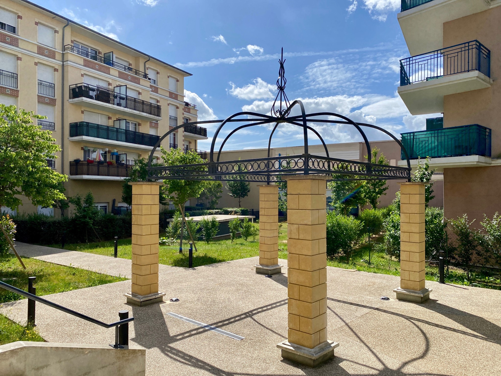 Superbe 3 pièces moderne avec balcon, parking en sous-sol & prestations complètes ! — photo 5