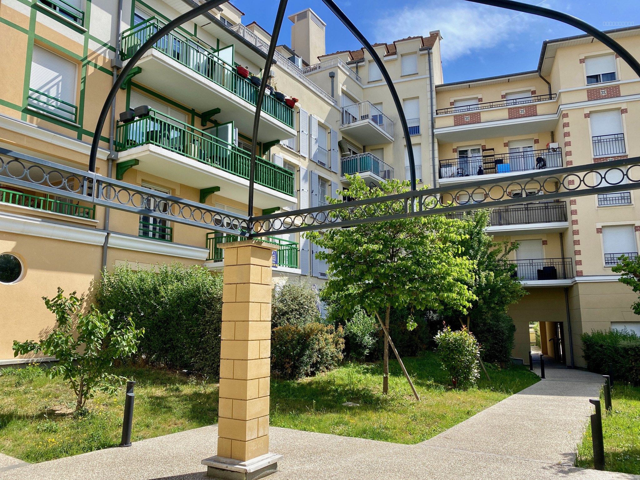 Superbe 3 pièces moderne avec balcon, parking en sous-sol & prestations complètes ! — photo 7