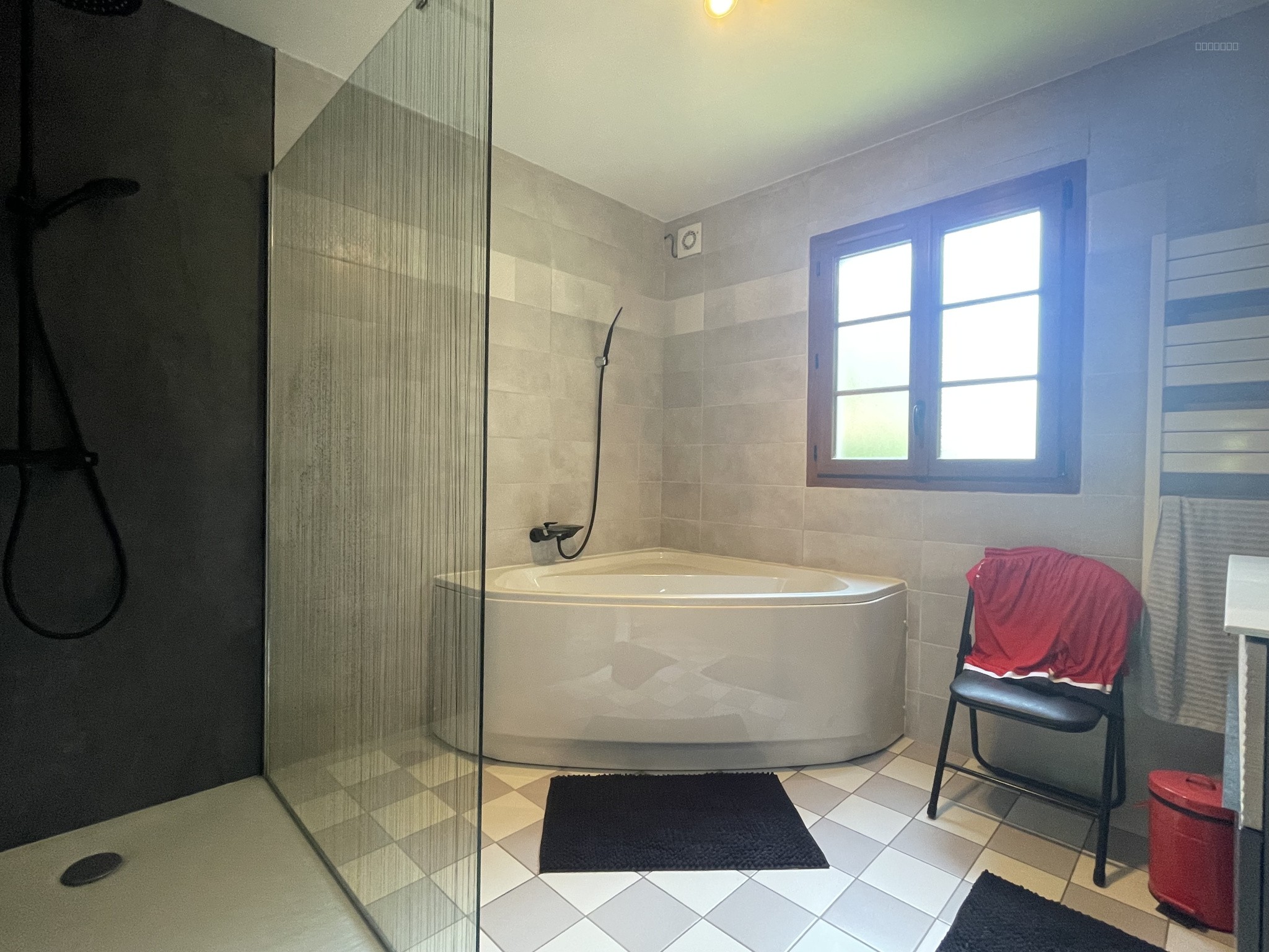 MAISON SPACIEUSE DE 180M2 HABITABLE AVEC 1400M2 DE TERRAIN ET GA — photo 9