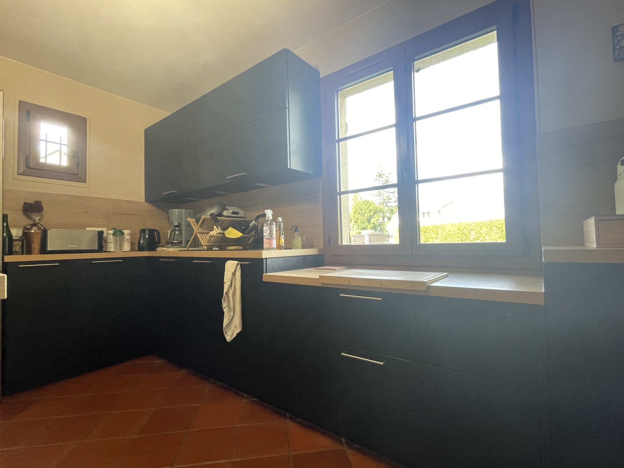 MAISON SPACIEUSE DE 180M2 HABITABLE AVEC 1400M2 DE TERRAIN ET GA — photo 4