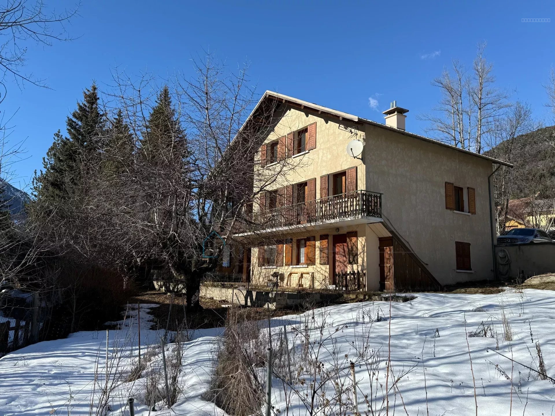Maison à vendre à La salle les alpes, 247,8 m², 10 pièces – photo 1 sur 20