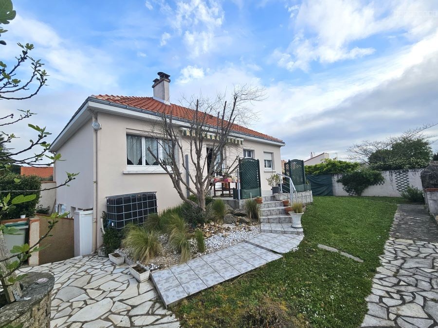 Maison à vendre à Gorges, 514 m², 5 pièces – photo 1 sur 14