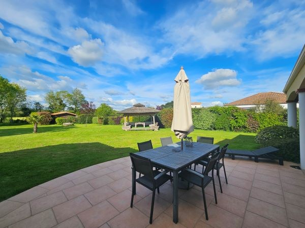 Maison à vendre à Aigrefeuille sur maine, 1 200 m², 9 pièces – photo 2 sur 17