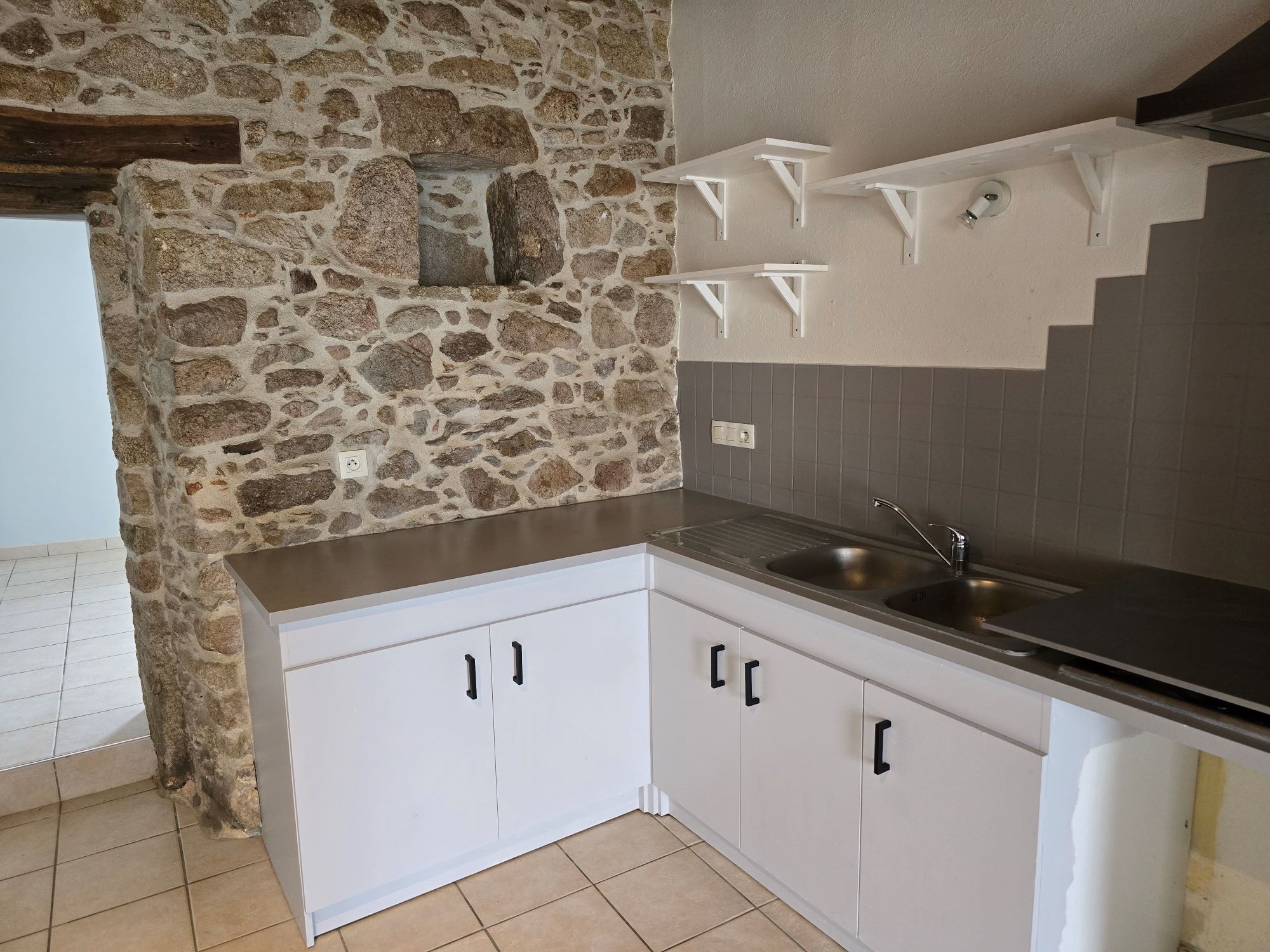 Maison à vendre à Gorges, 910 m², 4 pièces – photo 2 sur 11