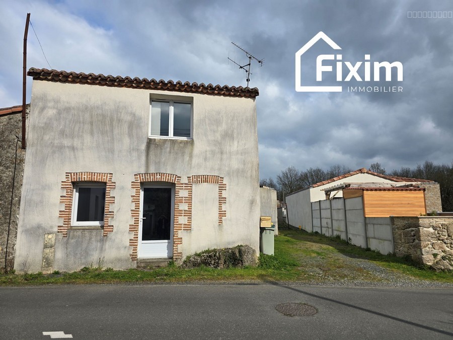 Maison à vendre à Gorges, 910 m², 4 pièces – photo 1 sur 11