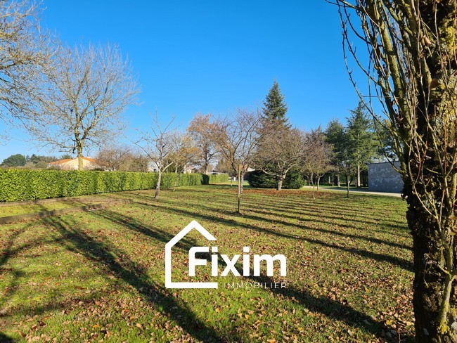 Bien immobilier à vendre à La chaussaire, 1 307 m² – photo 1 sur 4