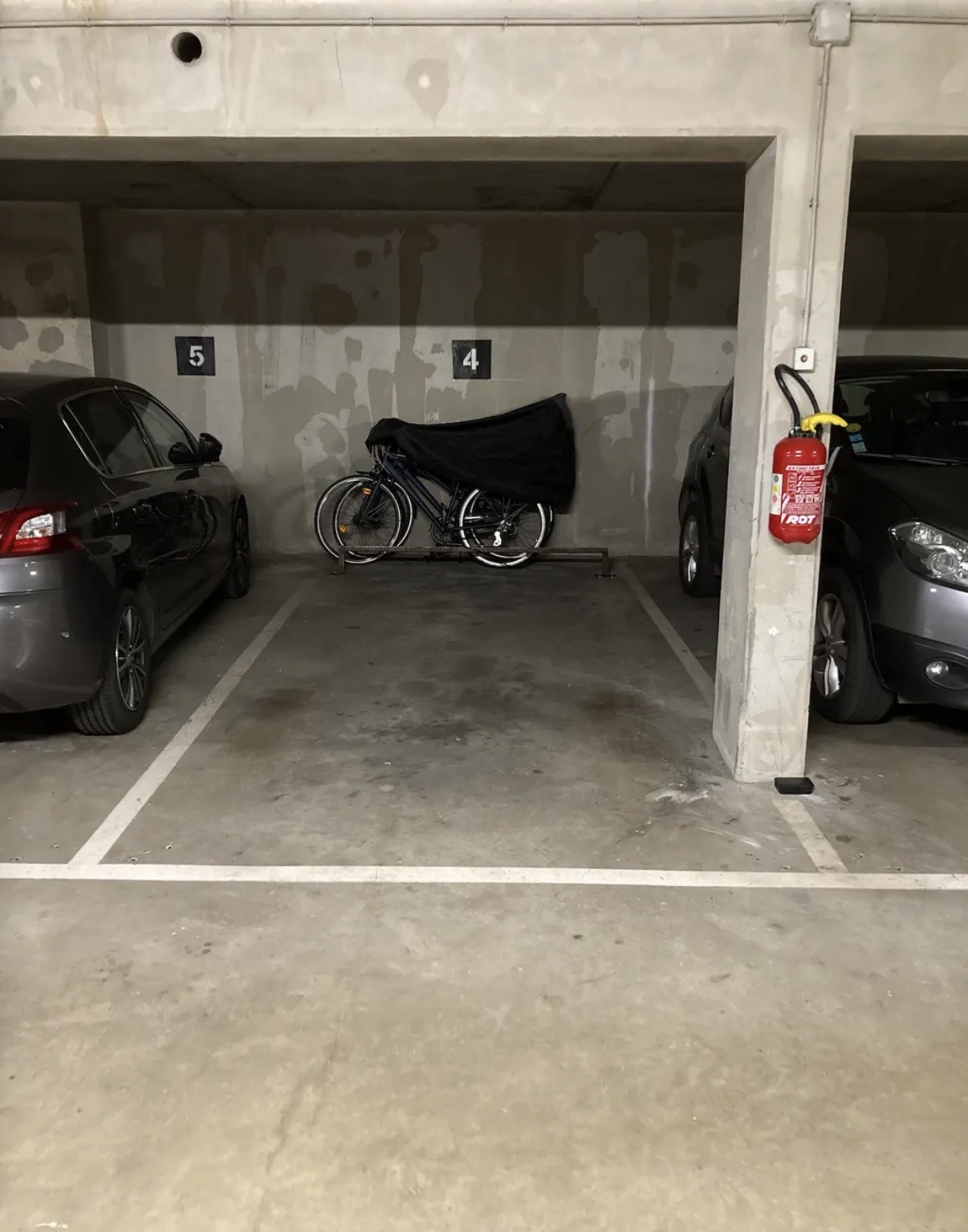 Parking / Box à vendre à Levallois perret, 1 400 m² – photo 1 sur 1