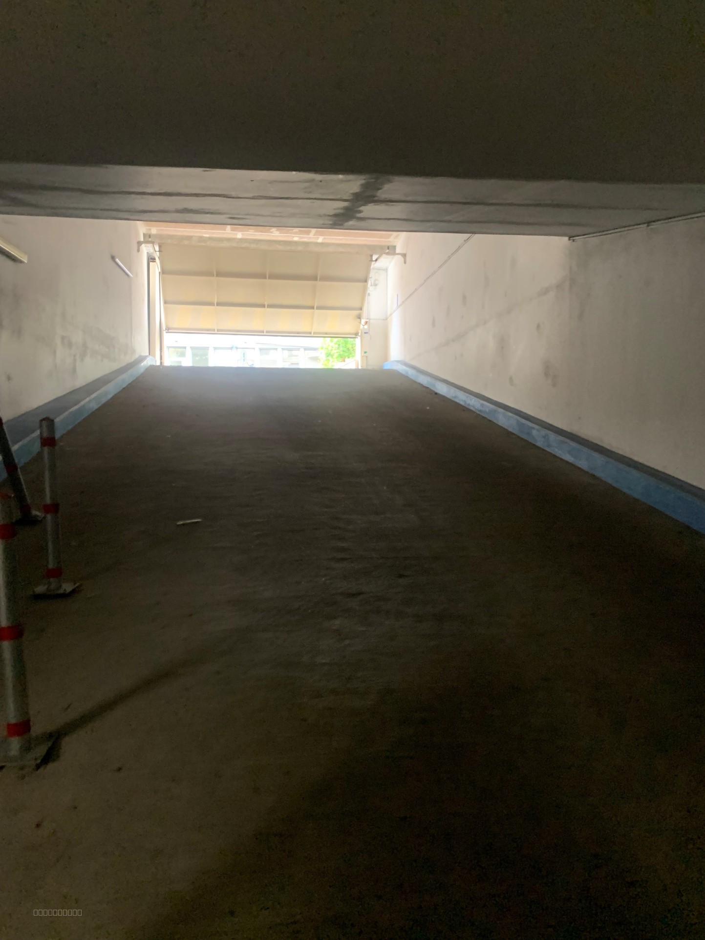 Parking / Box à louer à Levallois perret, 1 200 m² – photo 2 sur 4