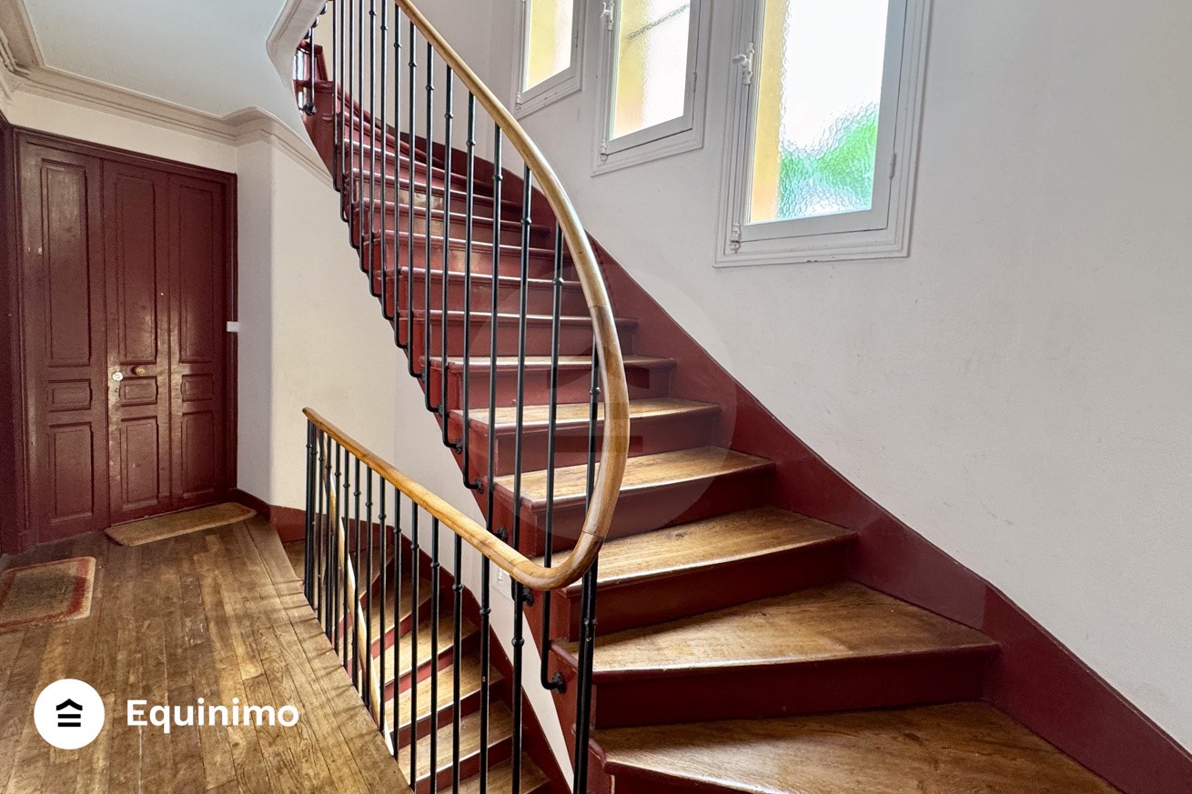 Immeuble à vendre à Ermont, 829 m² – photo 1 sur 19