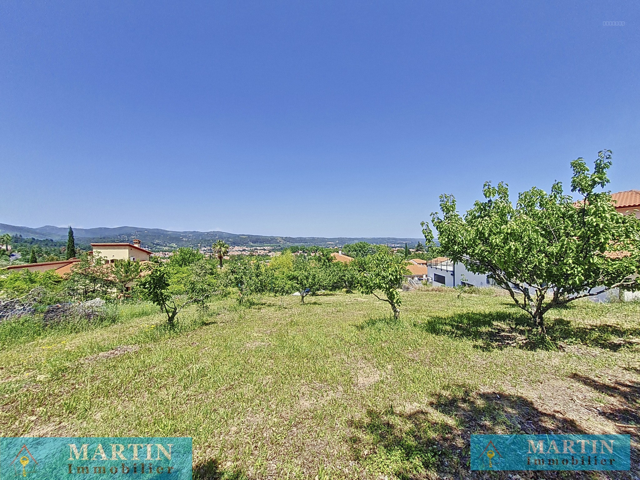 TERRAIN CONSTRUCTIBLE 4 FACES AVEC VUE DEGAGEE. — photo 3