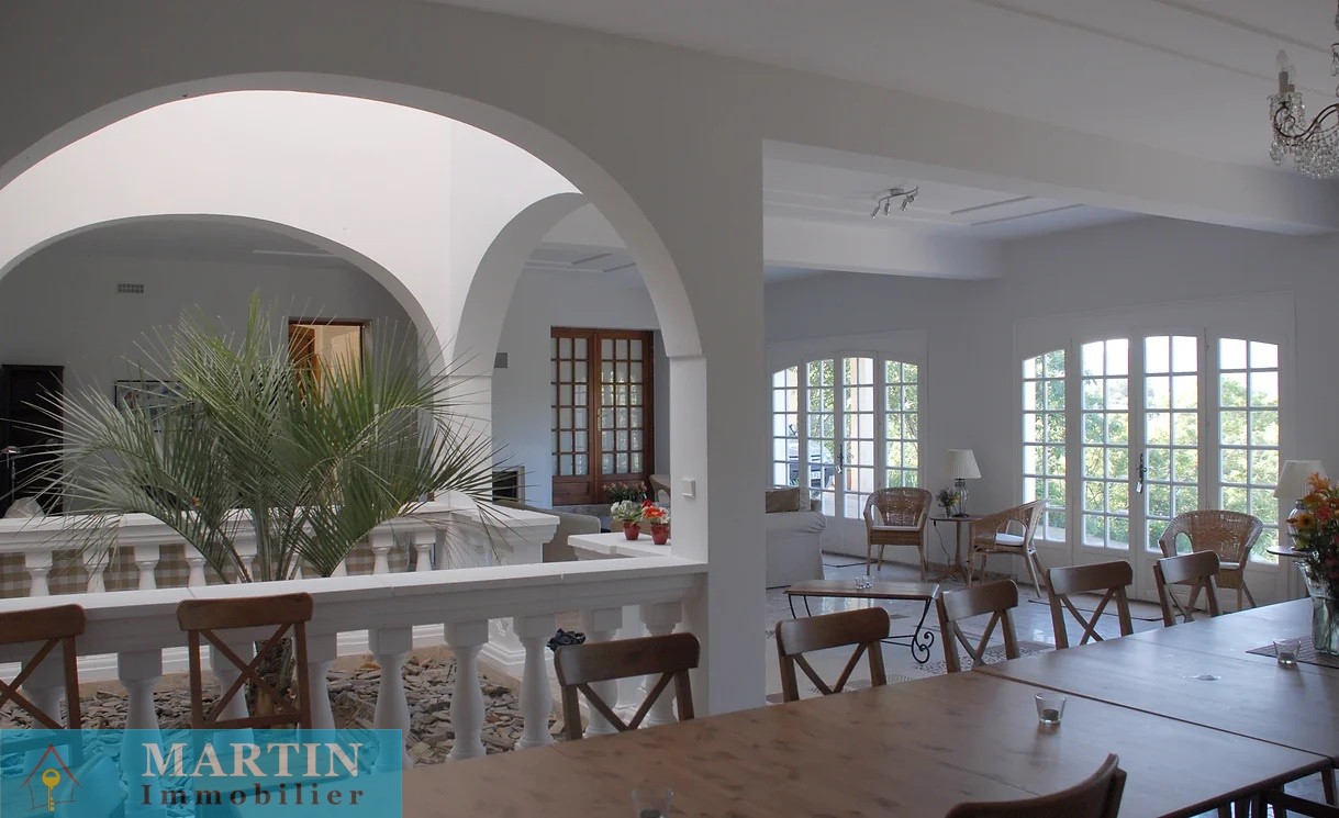 VILLA AVEC PISCINE ET DEPENDANCE — photo 16