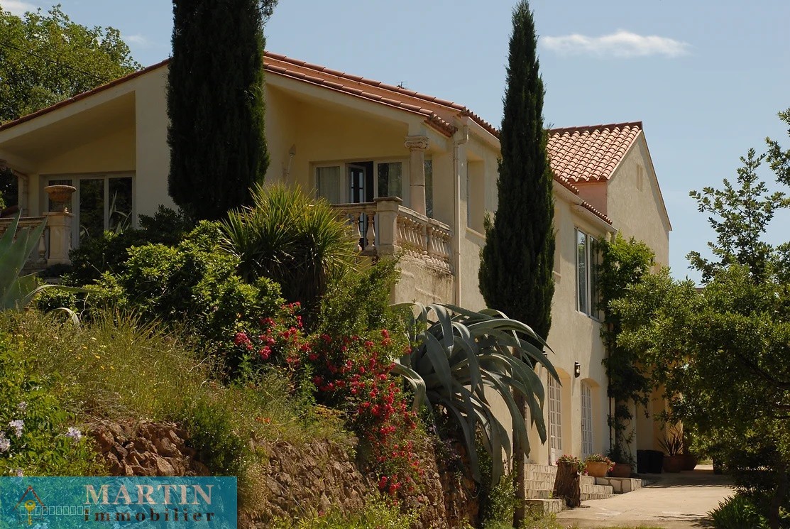 VILLA AVEC PISCINE ET DEPENDANCE — photo 10