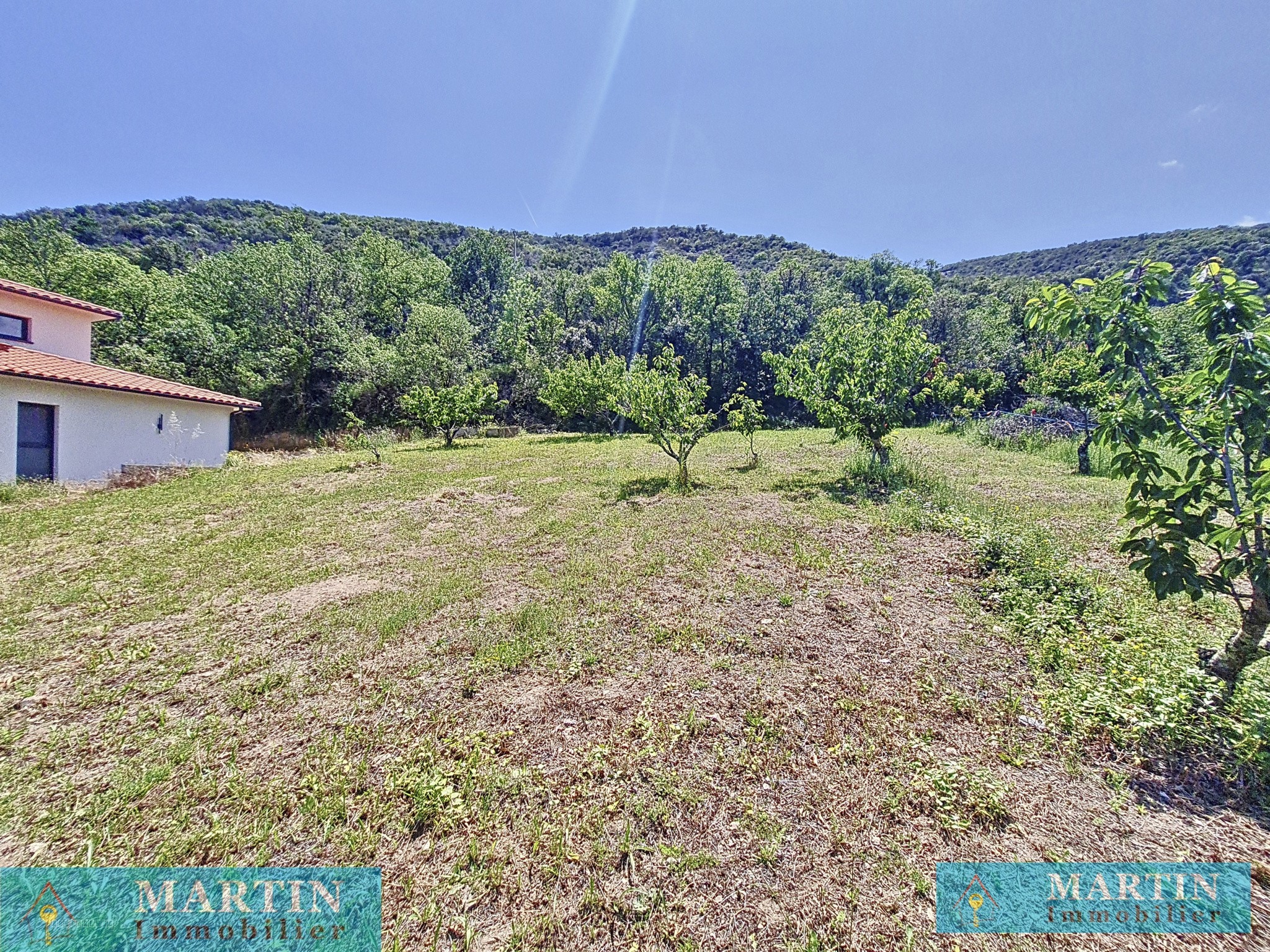 TERRAIN CONSTRUCTIBLE 4 FACES AVEC VUE DEGAGEE. — photo 2