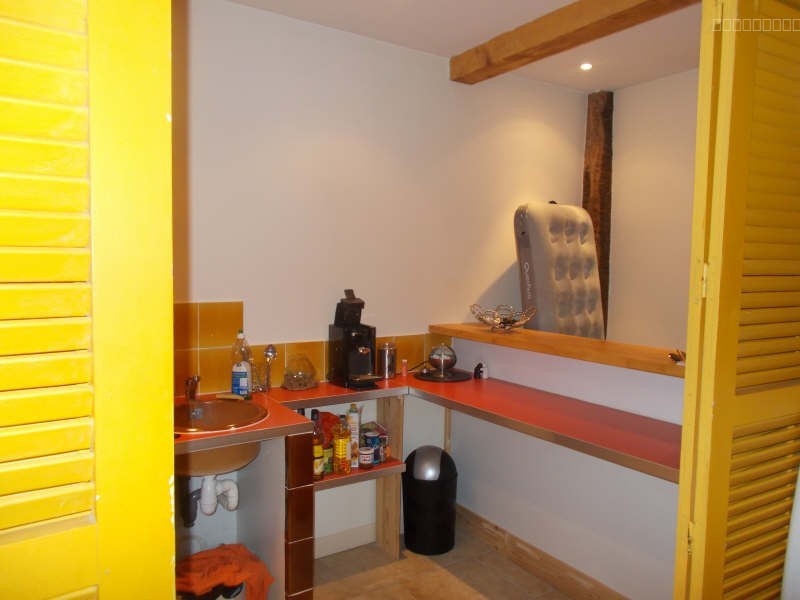 CERET - CENTRE VILLE - T2 VIDE - 2ème ETAGE — photo 3