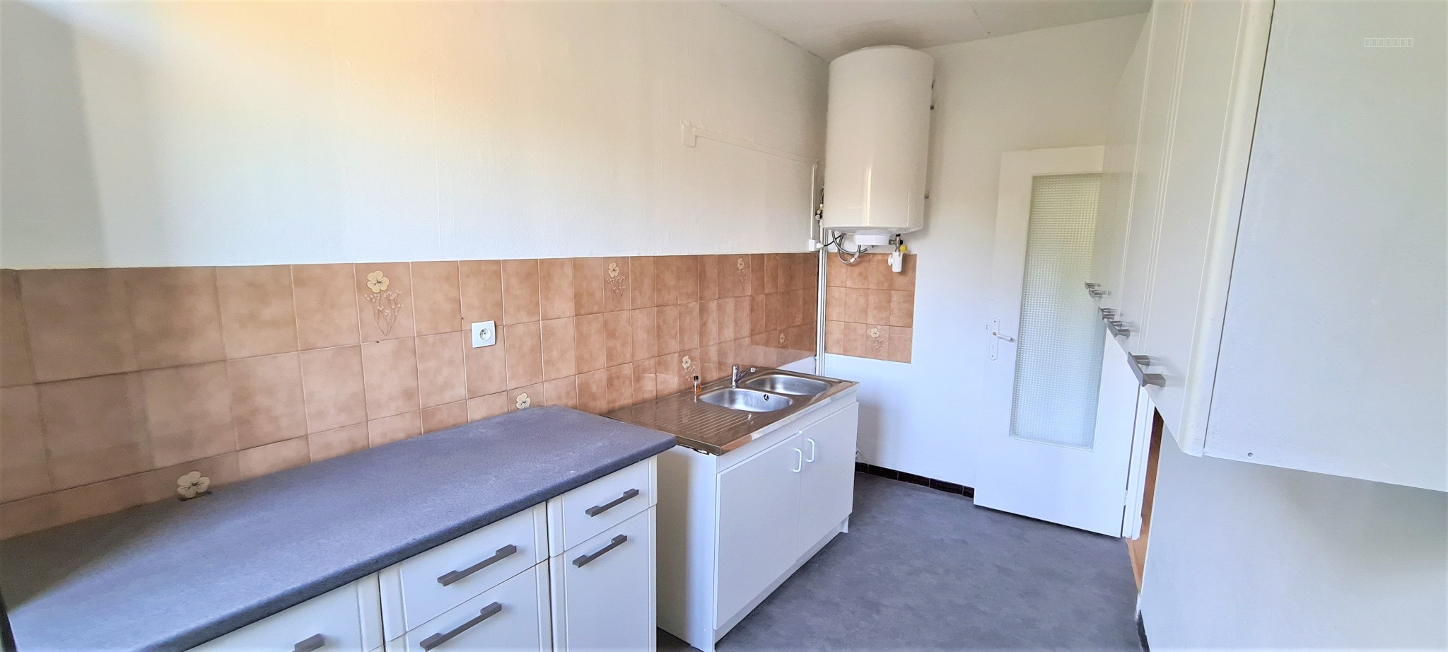 Amélie-Les-Bains-Palalda : appartement T3 avec cave et garage — photo 1