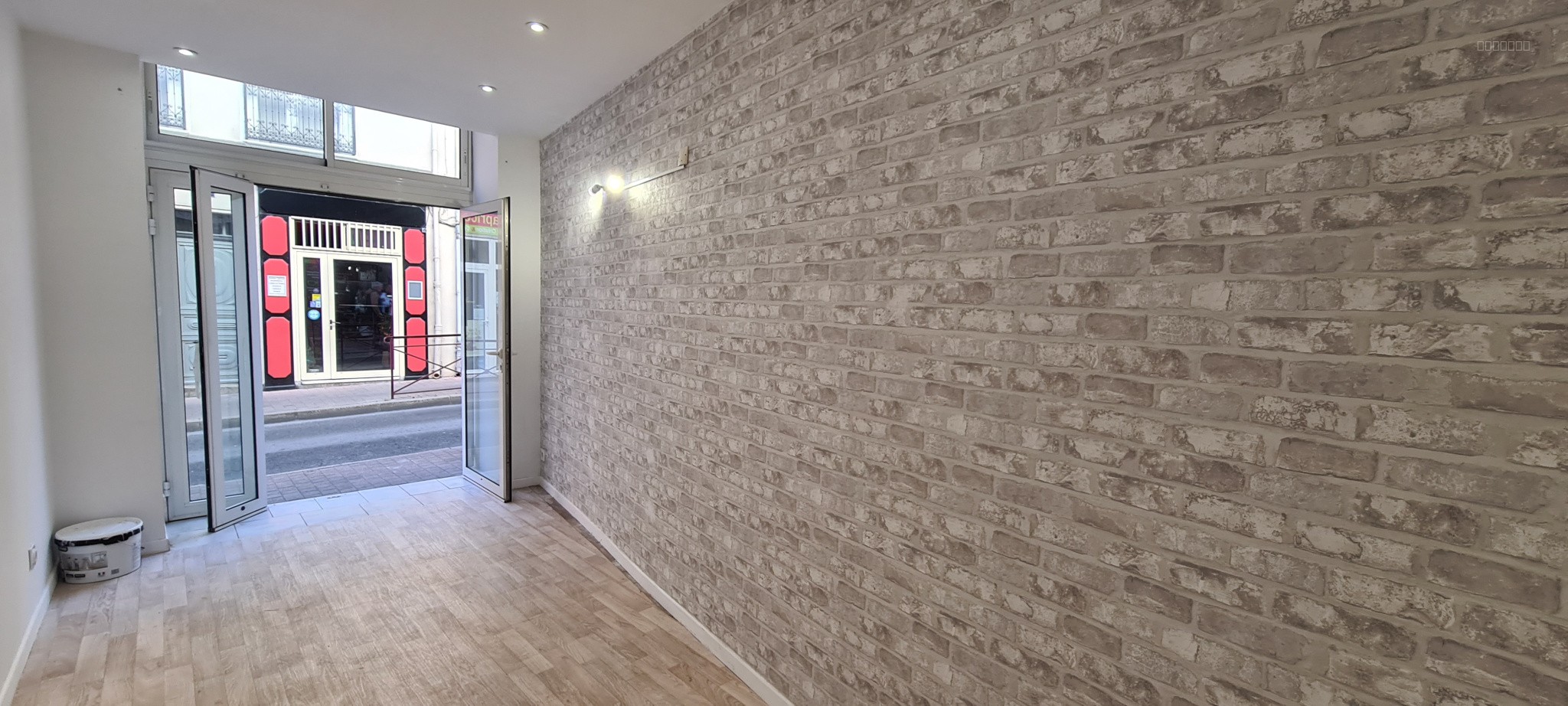 LOCAL COMMERCIAL A LOUER A AMELIE LES BAINS — photo 1