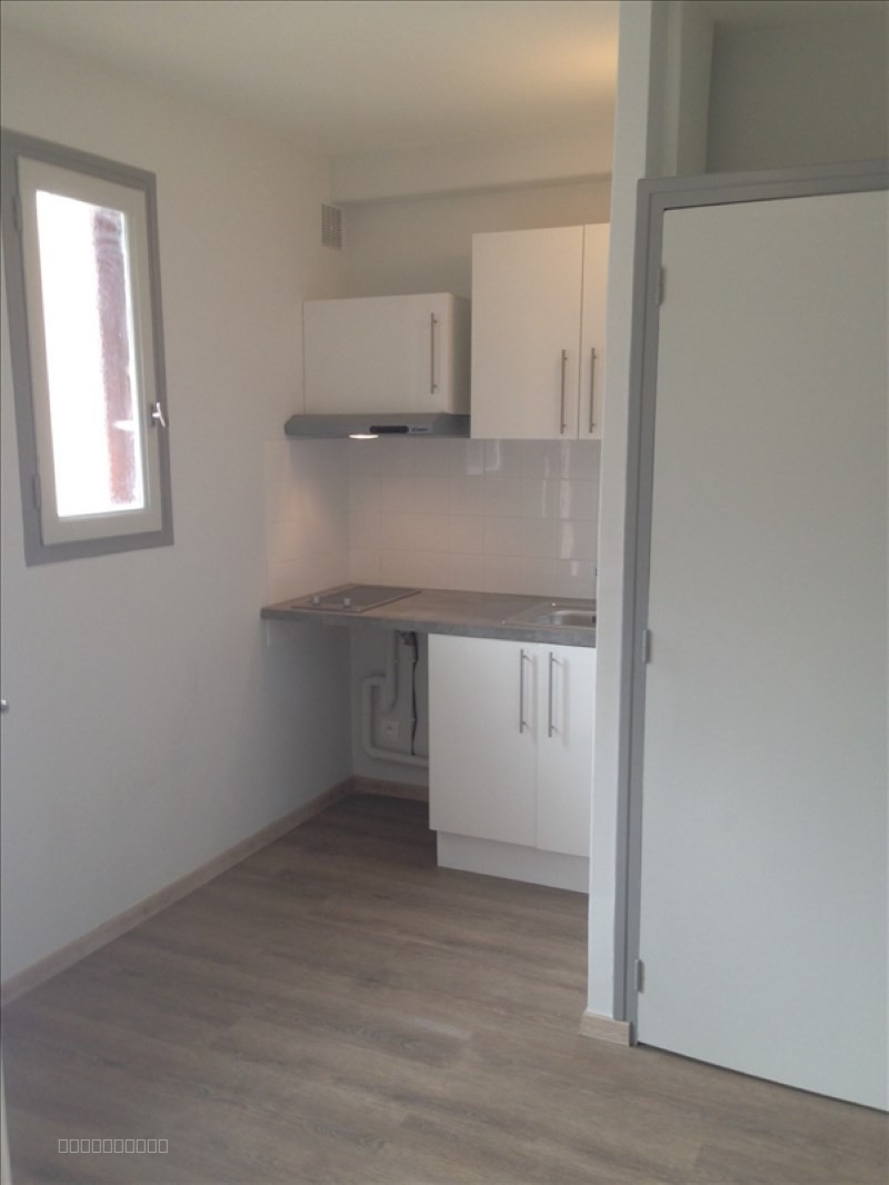 À LOUER : Studio entièrement rénové 19 m2 avec balcon — photo 2
