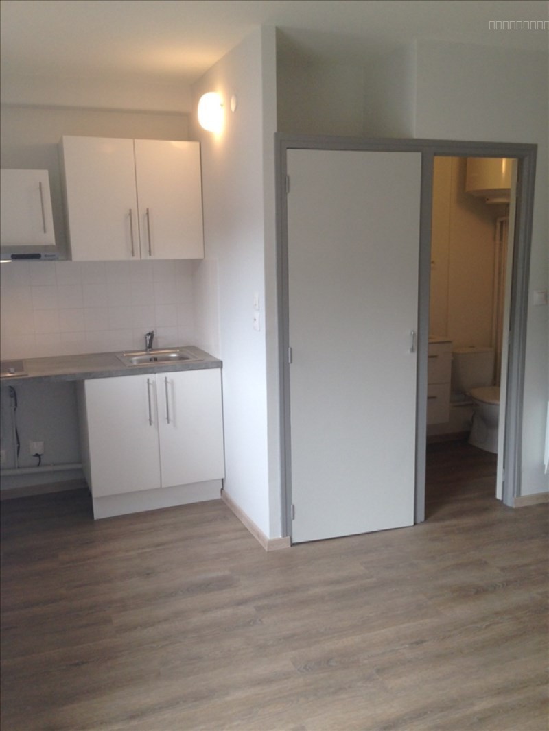 À LOUER : Studio entièrement rénové 19 m2 avec balcon — photo 1