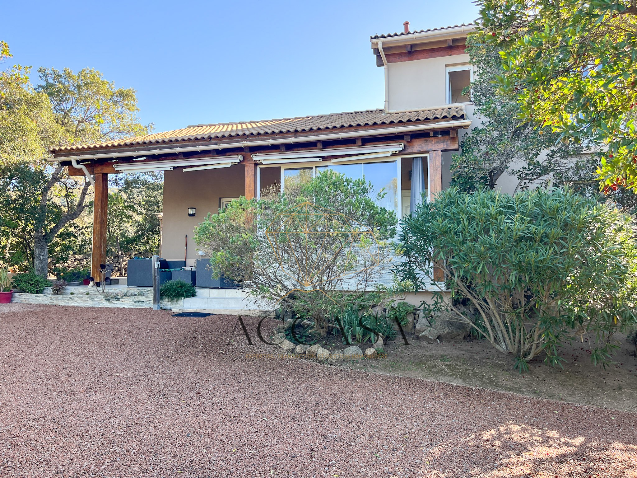 Propriété avec deux maisons à vendre à Figari sur un terrain arboré, proche plages et aéroport — photo 3