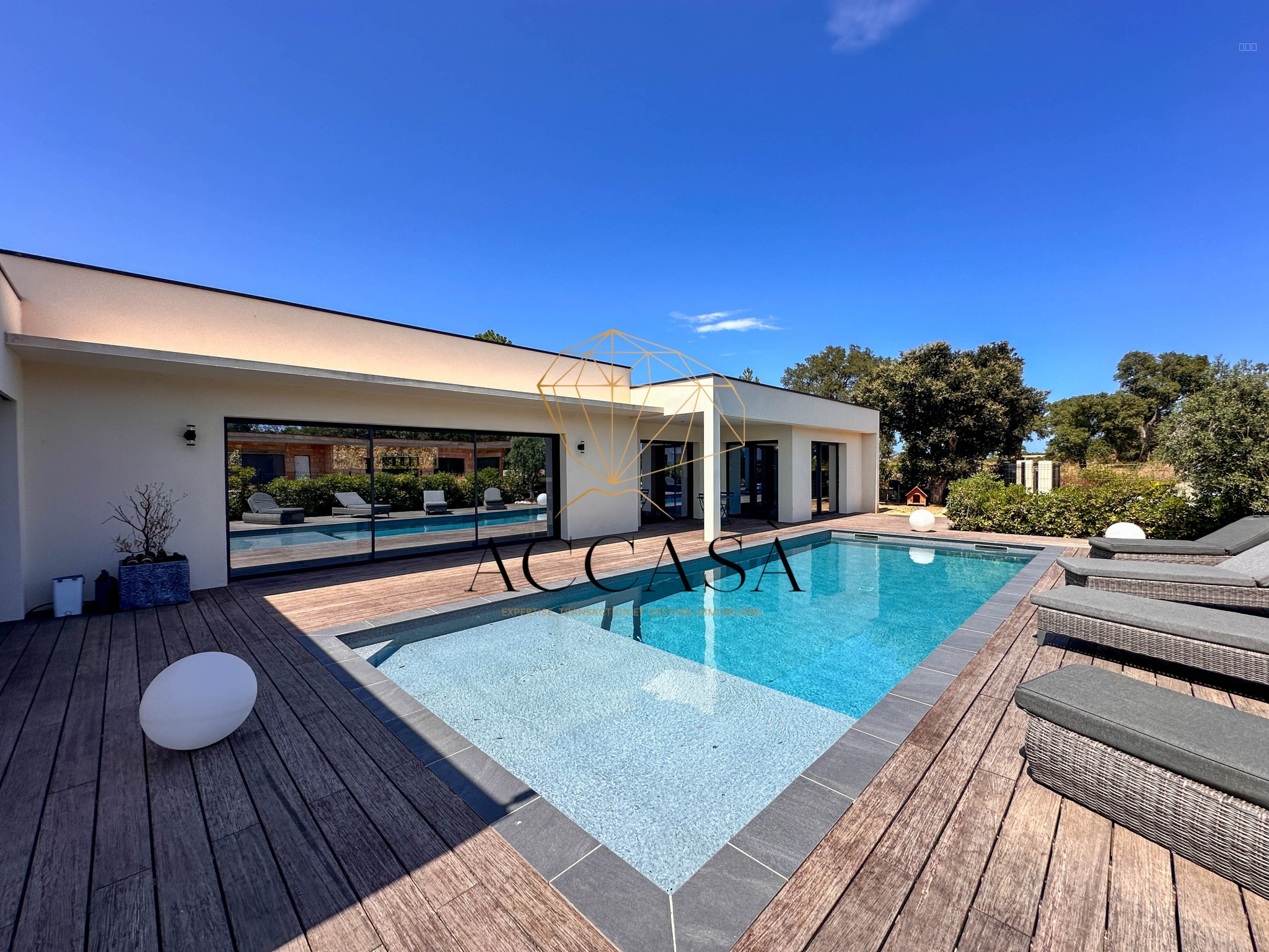 Villa à vendre à Lecci, 18,71 m², 5 pièces – photo 1 sur 20
