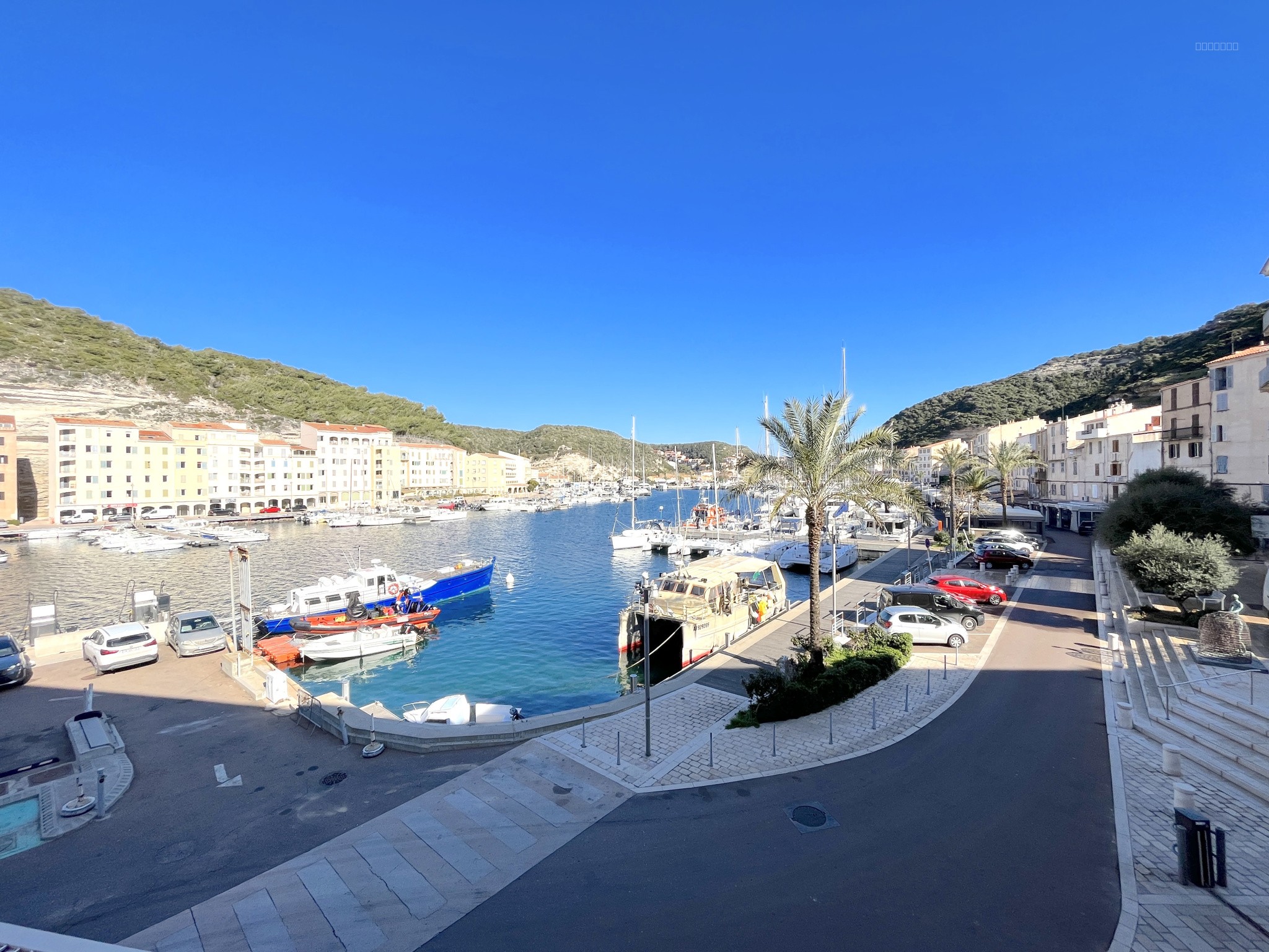 Appartement à vendre à Bonifacio, 1 386 m², 4 pièces – photo 1 sur 13