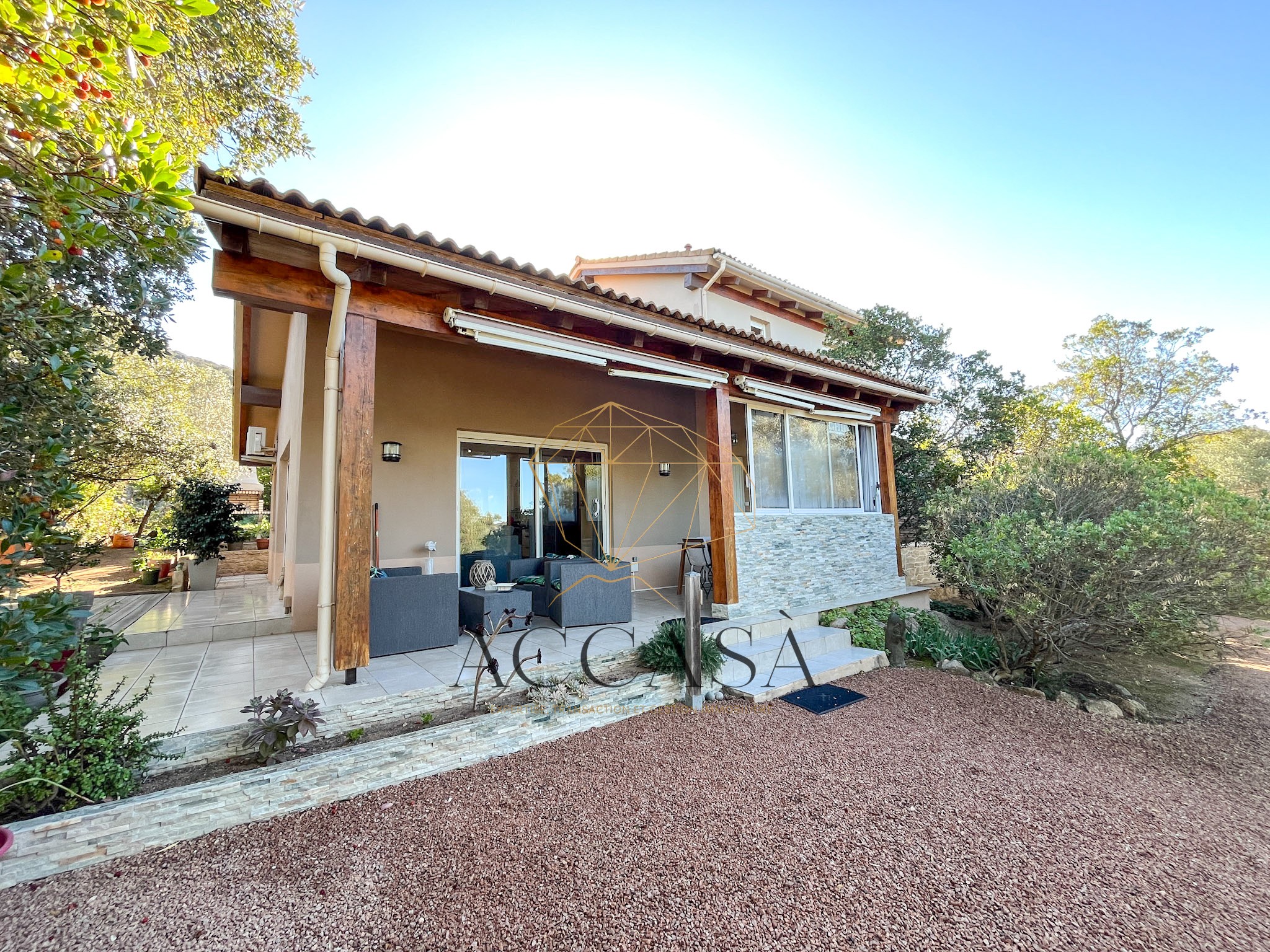 Propriété avec deux maisons à vendre à Figari sur un terrain arboré, proche plages et aéroport — photo 9