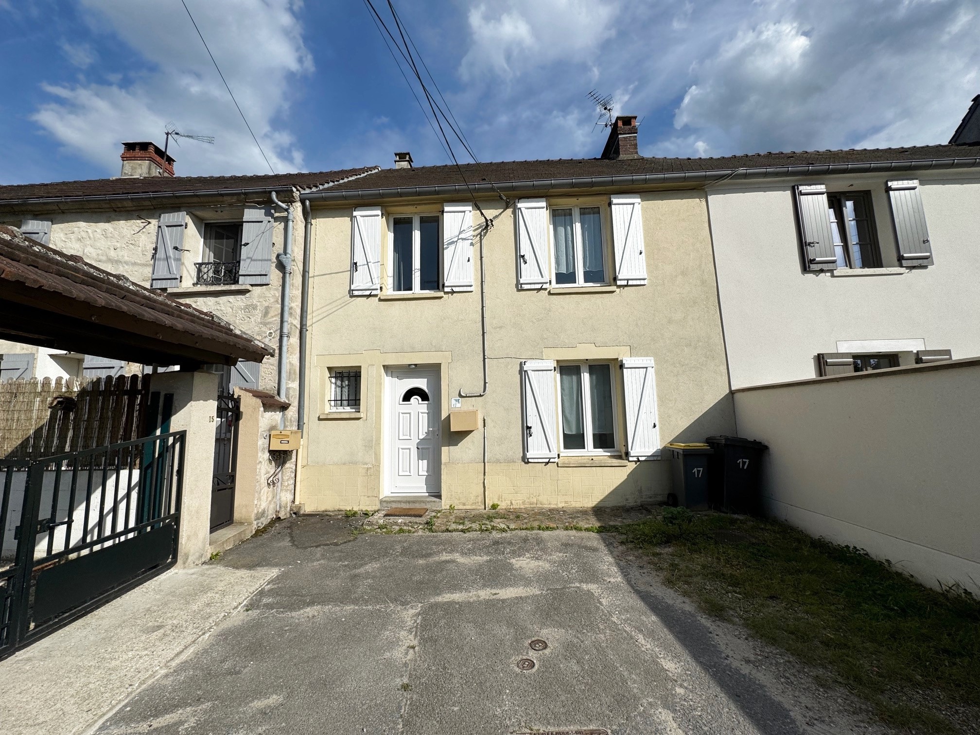 Bien immobilier à vendre à Thiers sur theve, 651 m², 4 pièces – photo 1 sur 10