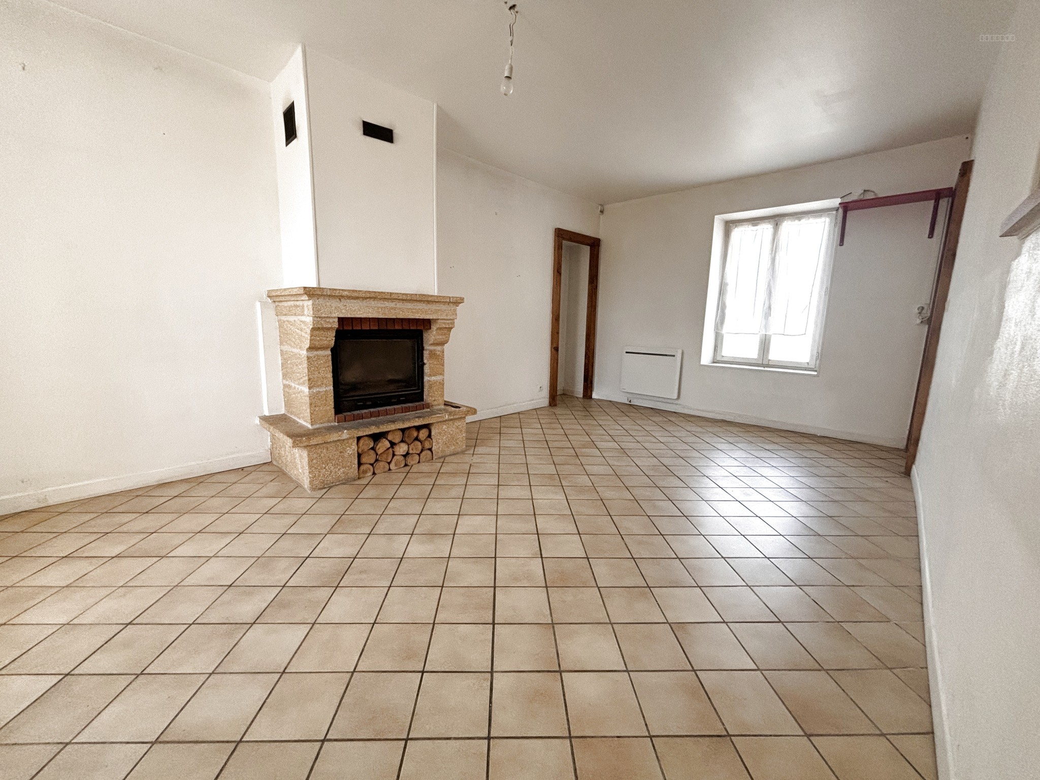 Bien immobilier à vendre à Thiers sur theve, 651 m², 4 pièces – photo 3 sur 10