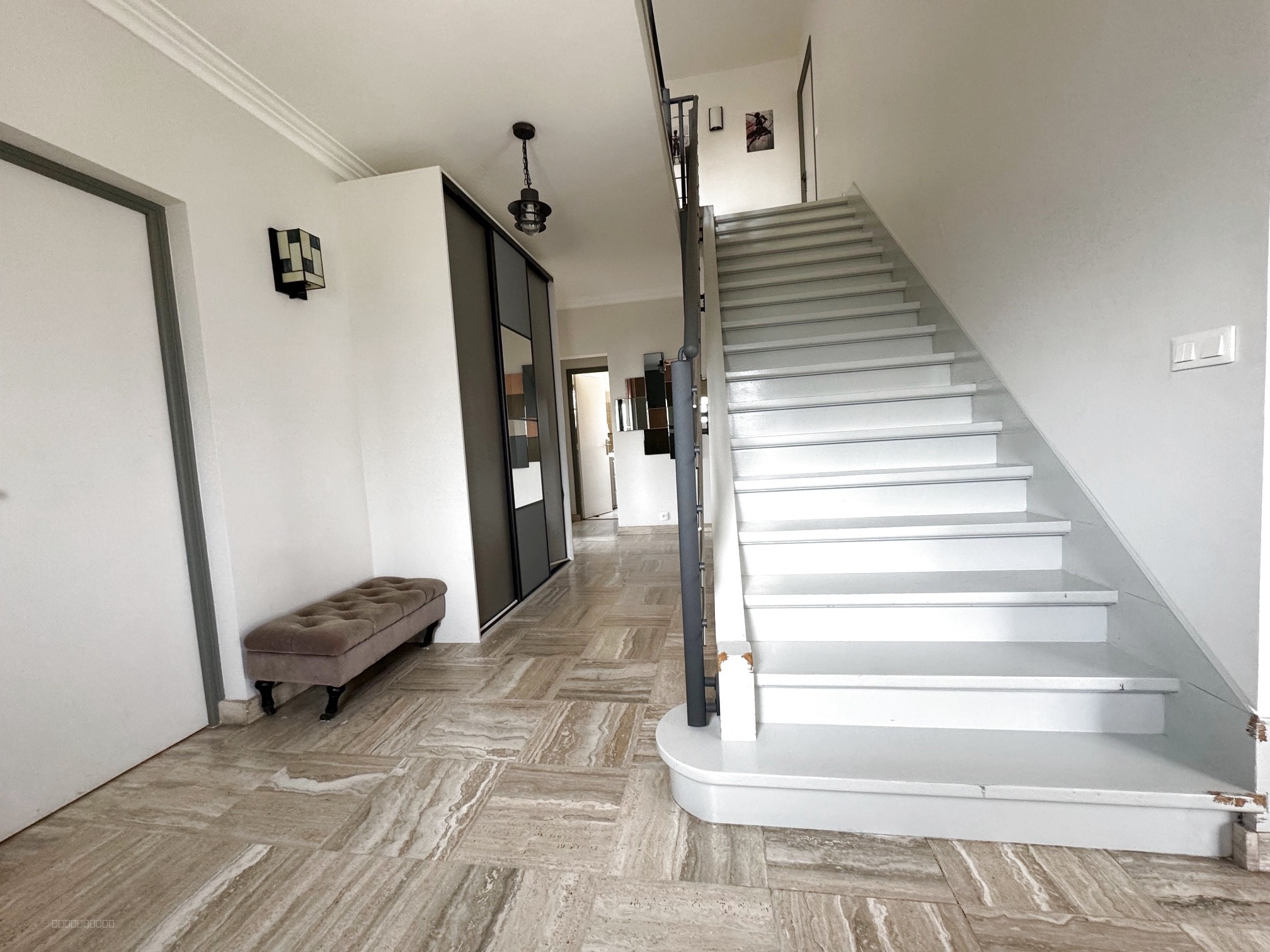 LA CHAPELLE EN SERVAL, grande Maison familiale individuelle de 8 pièces de 220 m2 habitable sur sous sol total — photo 4