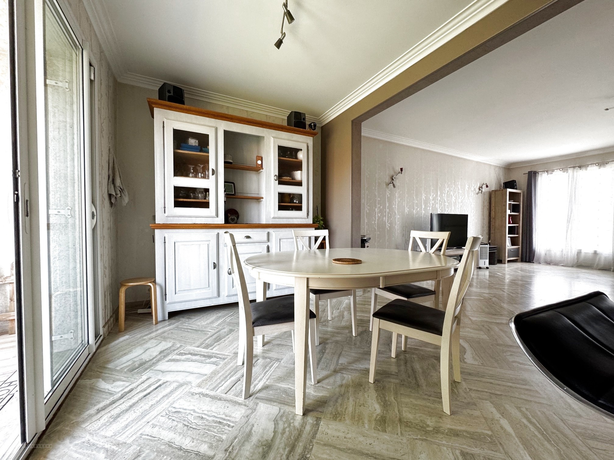 LA CHAPELLE EN SERVAL, grande Maison familiale individuelle de 8 pièces de 220 m2 habitable sur sous sol total — photo 6