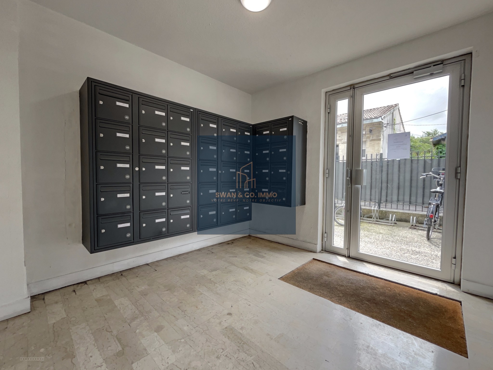 Studio de charme avec balcon   Bordeaux Caudéran proche rue Judaique — photo 18