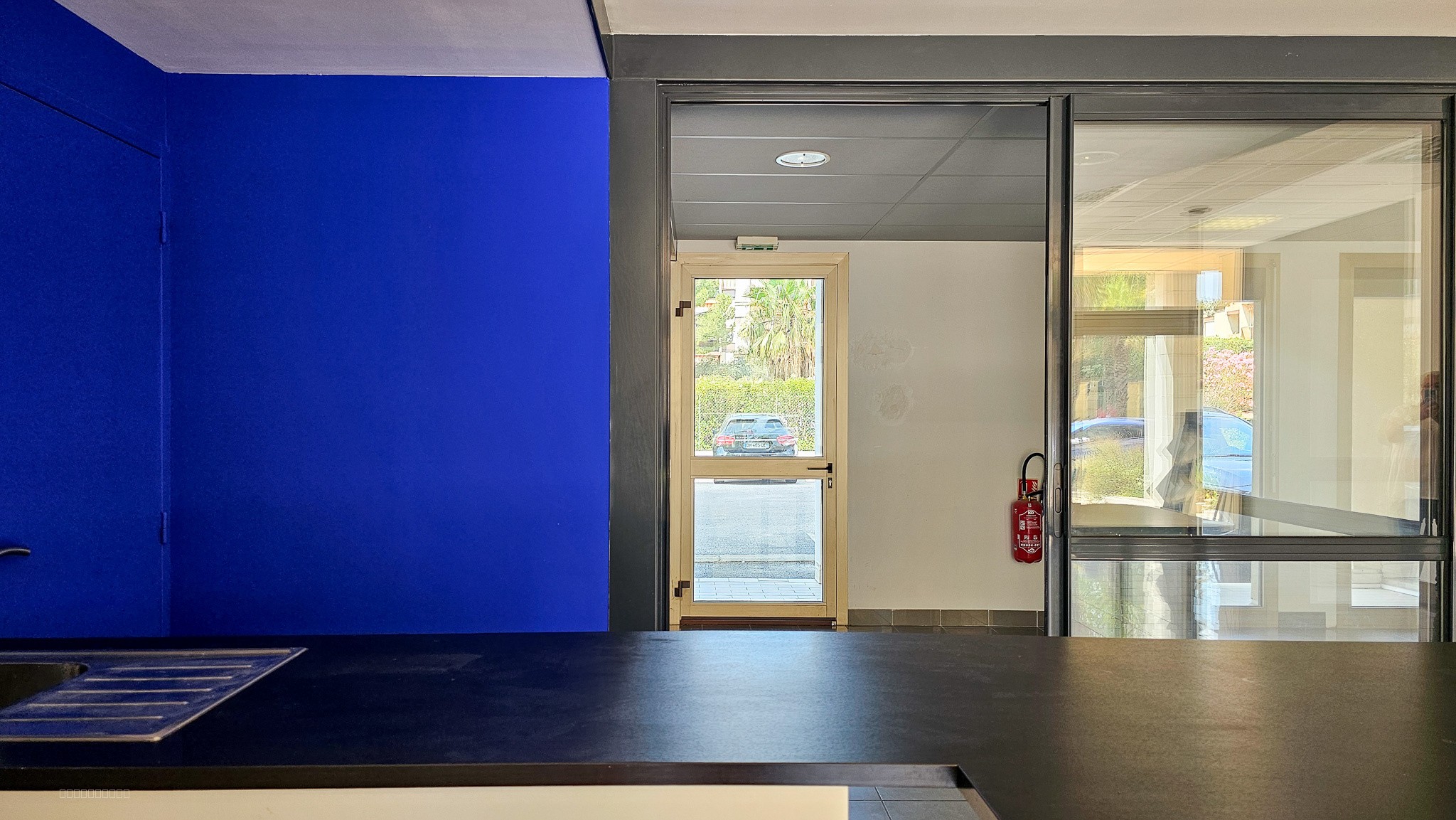 Local commercial ou bureaus - pas de droit d'entrée - 83m2 vitrine 5.5m linéaire - avenue Gambetta — photo 4
