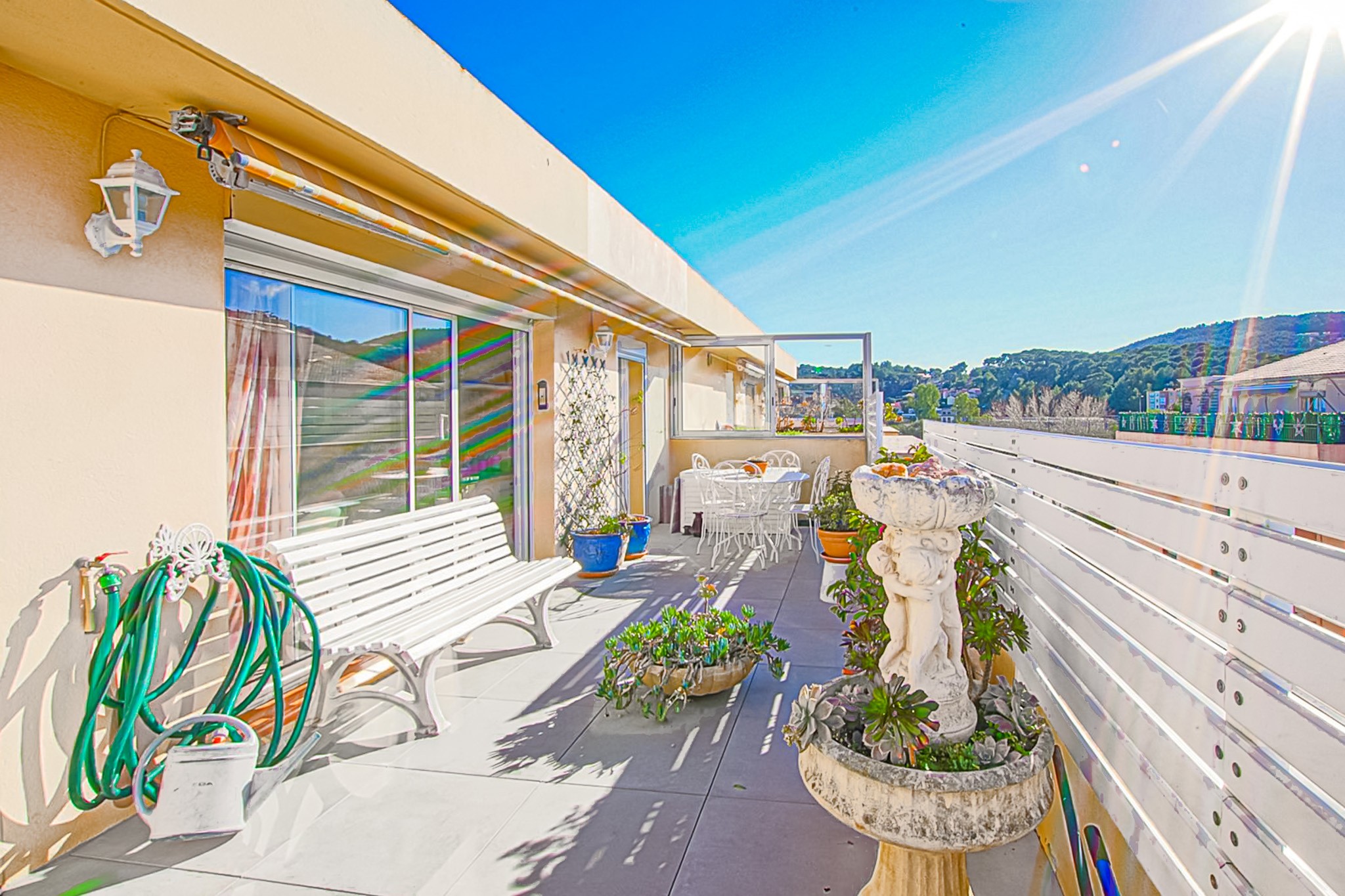 Hyères gare - T4 dernier étage avec terrasse 24m2 - parking - garage — photo 5