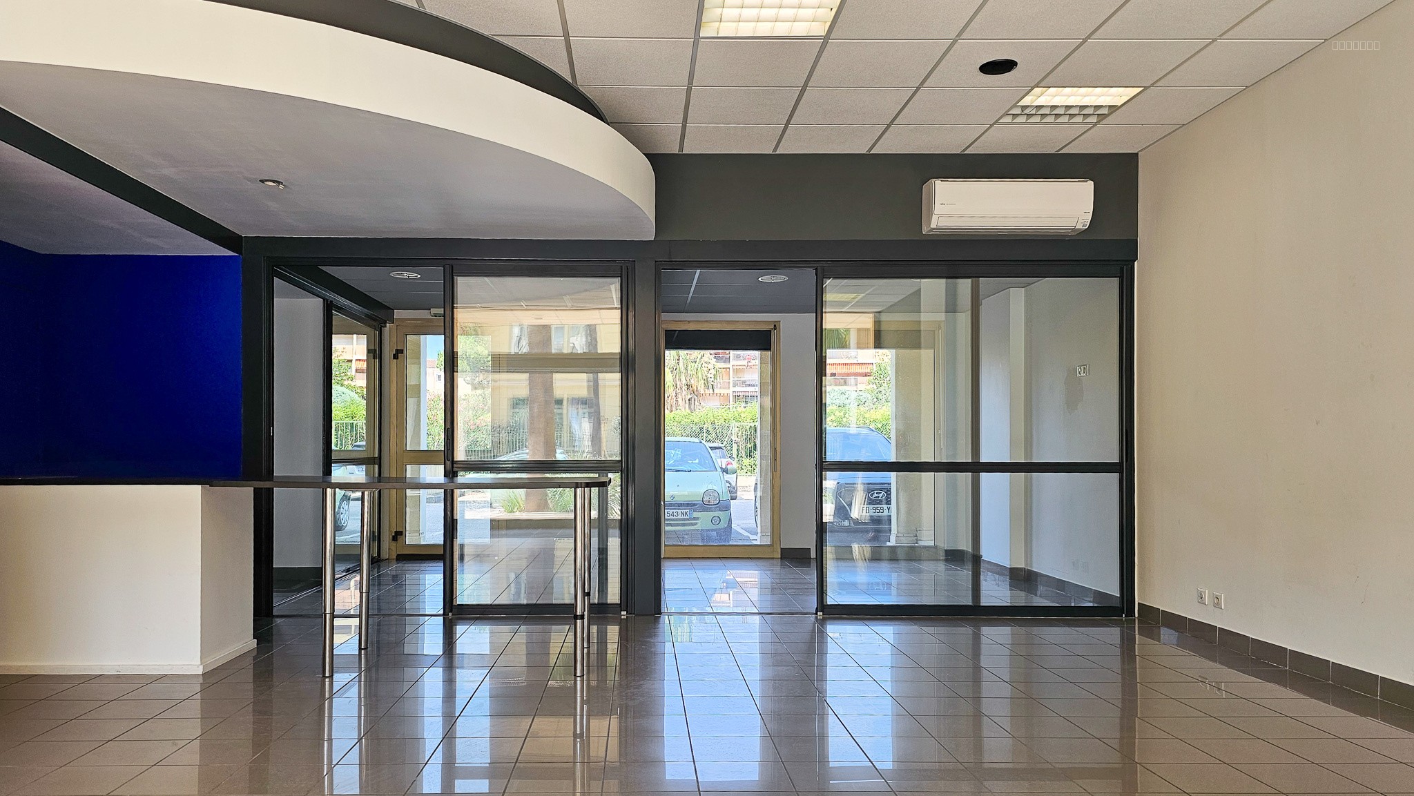 Local commercial ou bureaus - pas de droit d'entrée - 83m2 vitrine 5.5m linéaire - avenue Gambetta — photo 1