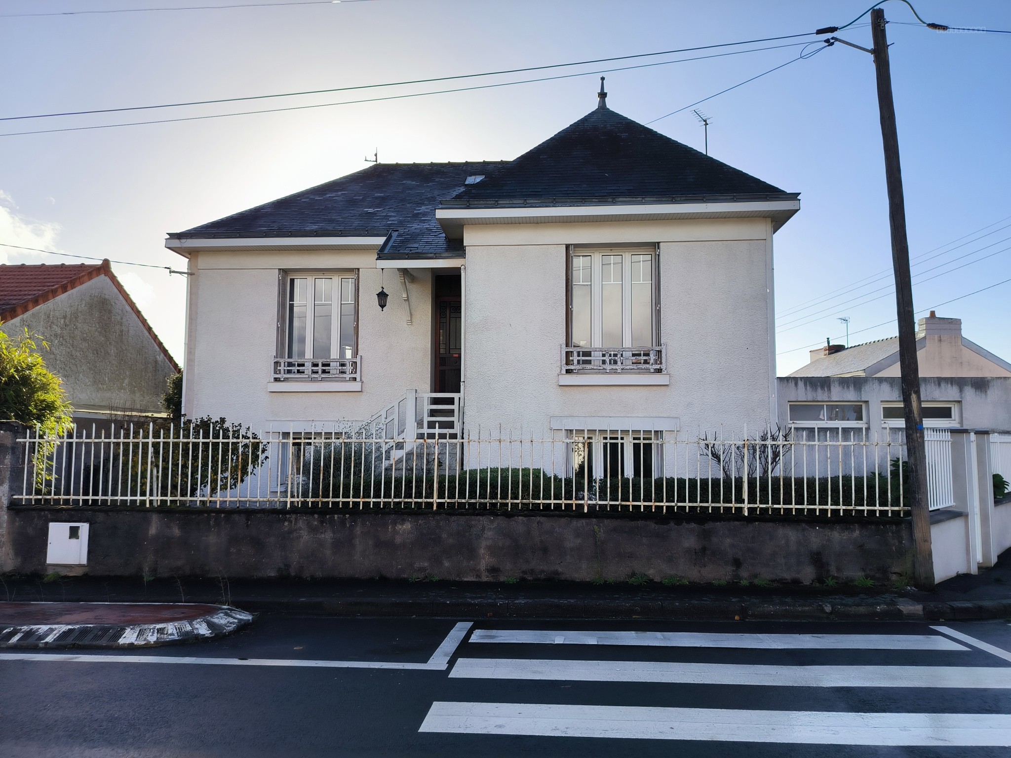 Saint-Sébastien-sur-Loire La Martellière. Maison de 4 chambres avec deux garages. 468 000 € FAI — photo 1