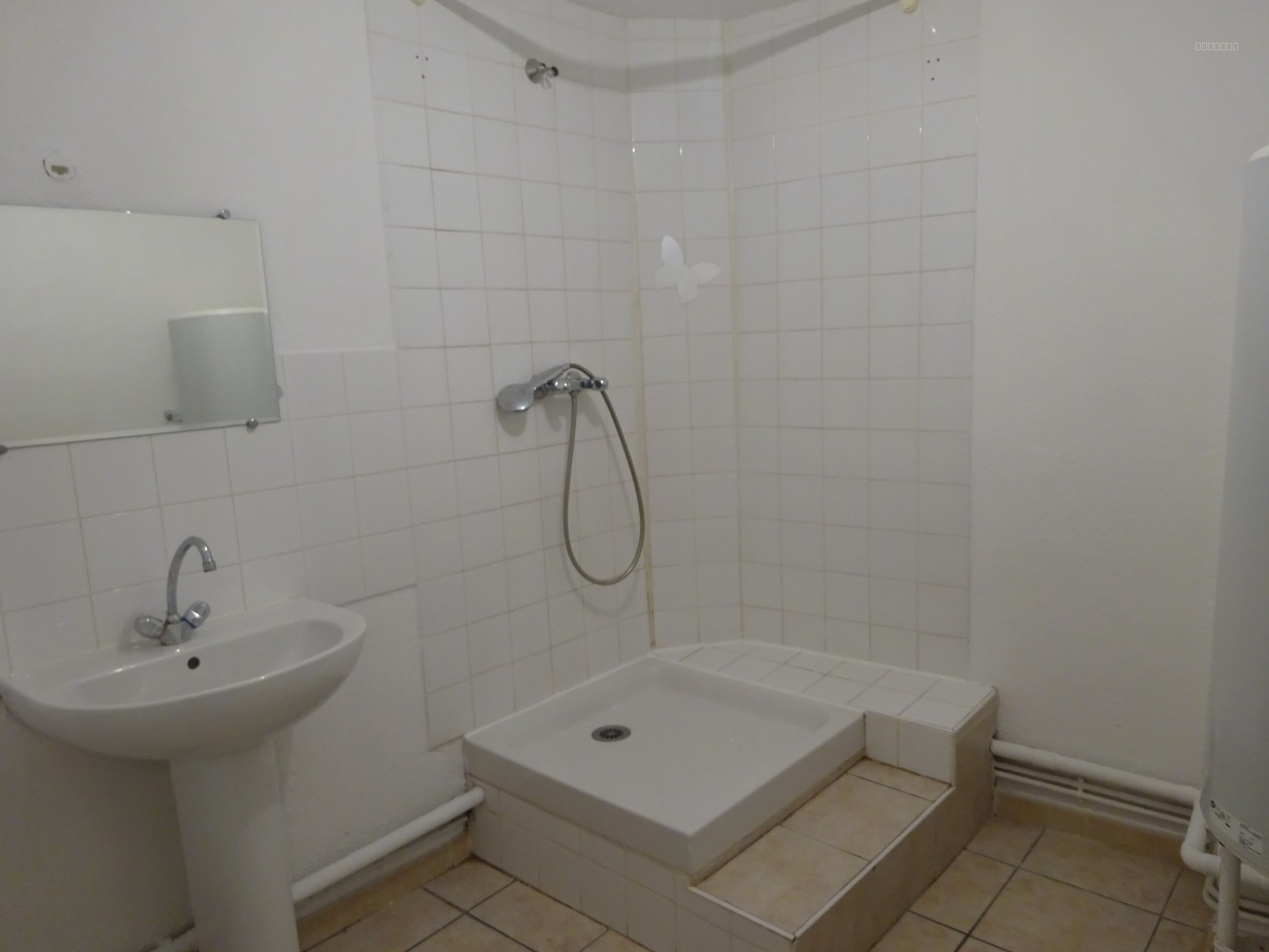 Ales, plein centre-ville location type 2 — photo 3