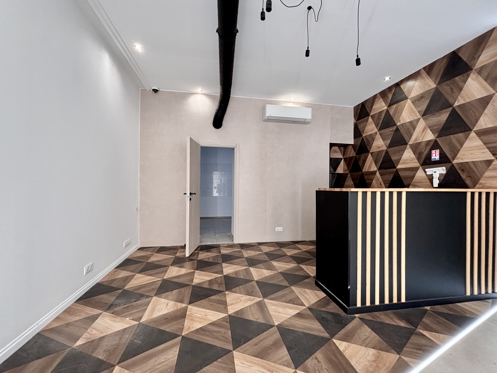 SOUS OFFRE MUR COMMERCIAUX / VENTE LOCAL LIBRE 13004 MARSEILLE CHARTREUX — photo 5