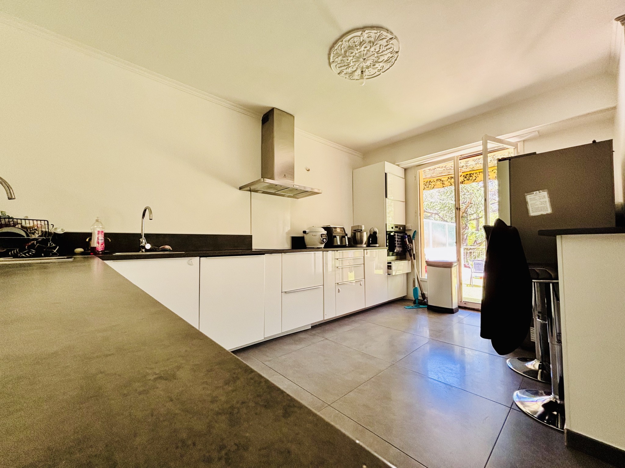 Appartement 4PIECES de 88,42 m2 + 47 M2 EXTERIEUR + CAVE - 9ème arrondissement CABOT PANOUSE — photo 5