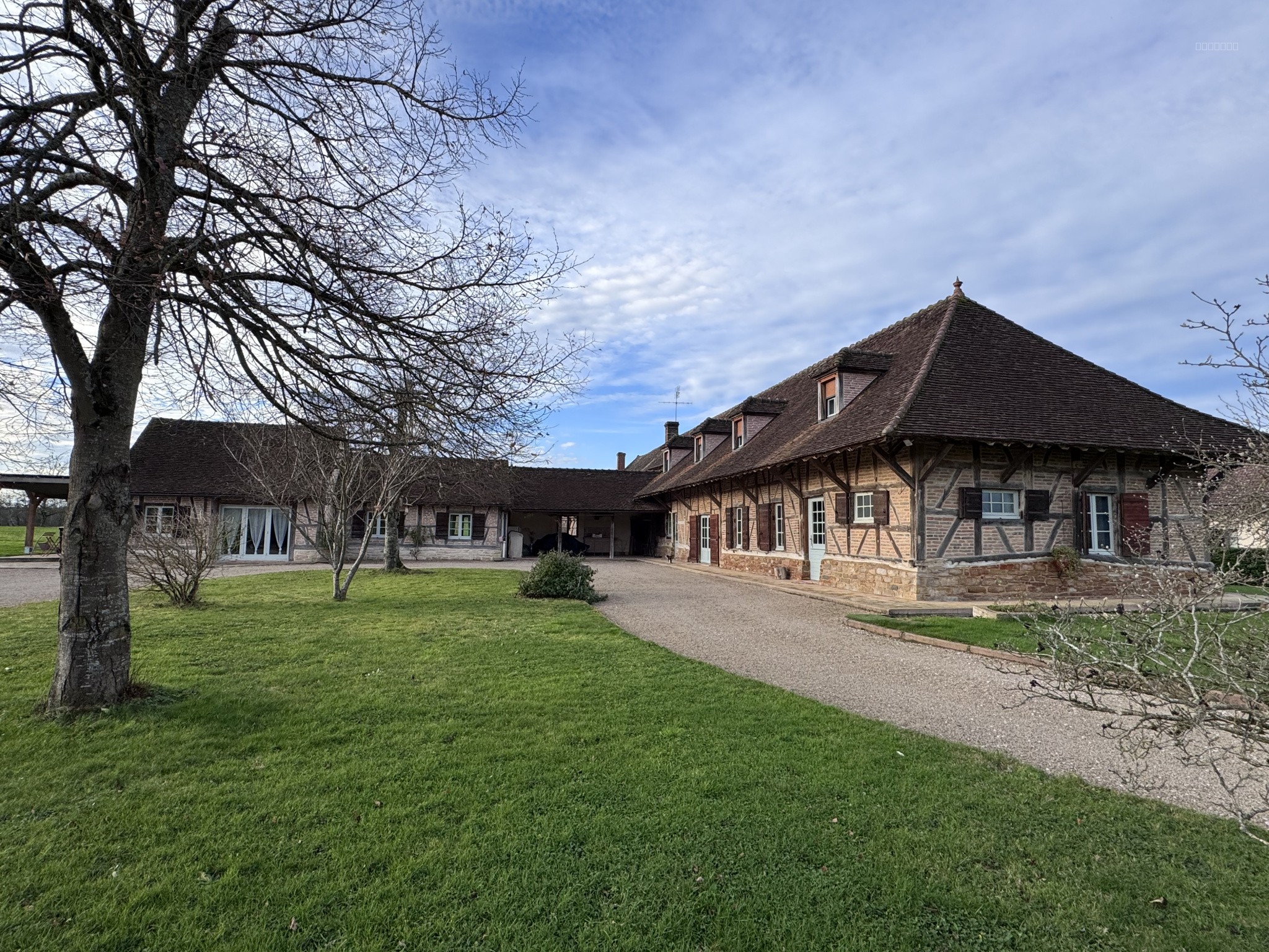 Ferme à vendre à Louhans, 307 m², 11 pièces – photo 1 sur 12