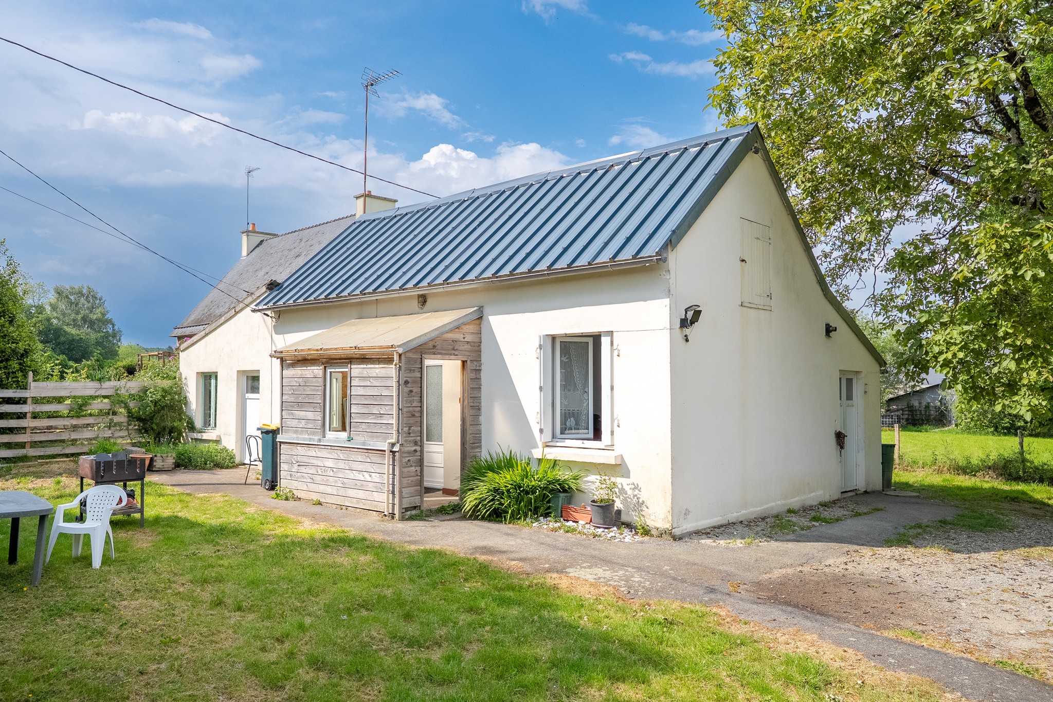 Maison à vendre à Plouay, 383 m², 2 pièces – photo 1 sur 14