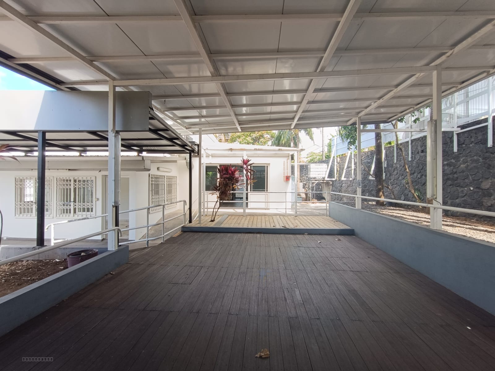 ENSEMBLE IMMOBILIER / ROUTE PASSANTE MANAPANY — photo 12